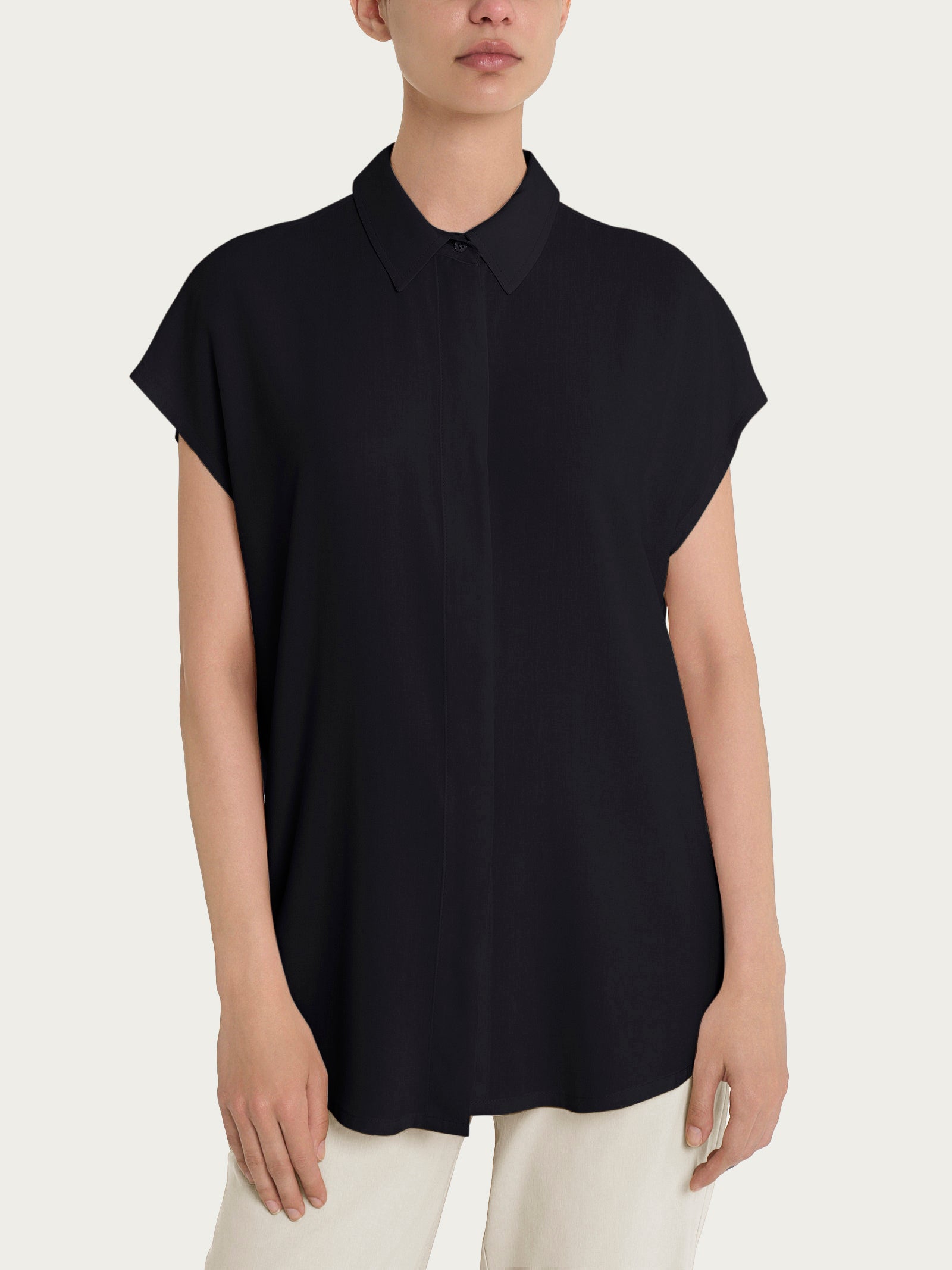 Camicia con manica corta a kimono in Ecoseta Nero – Ragno