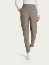 Pantalón carrot con bolsillos, confeccionado en tejido Compact gris, para mujer - Ragno