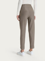 Pantalón carrot con bolsillos, confeccionado en tejido Compact gris, para mujer - Ragno