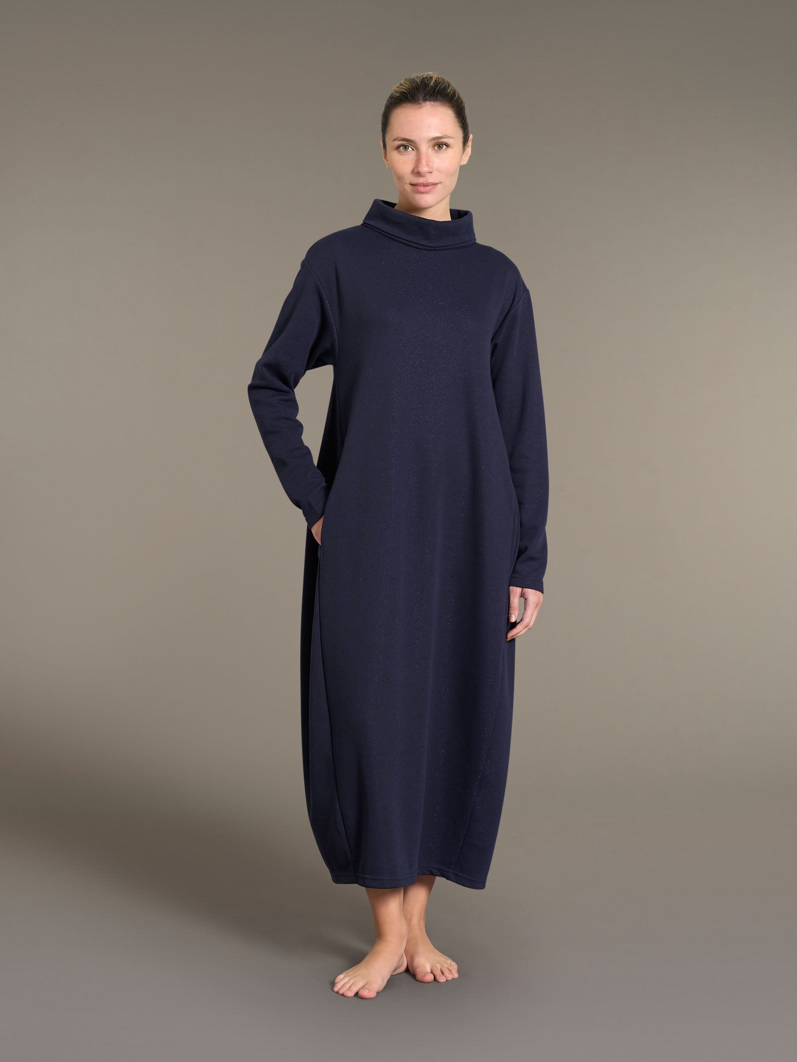 Camicia da notte lunga con collo alto in Cotton Eco Pile e Lurex Tenebre