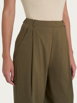 Pantalone a carota con tasche e pinces in Super Fresh Verdi Donna - Ragno