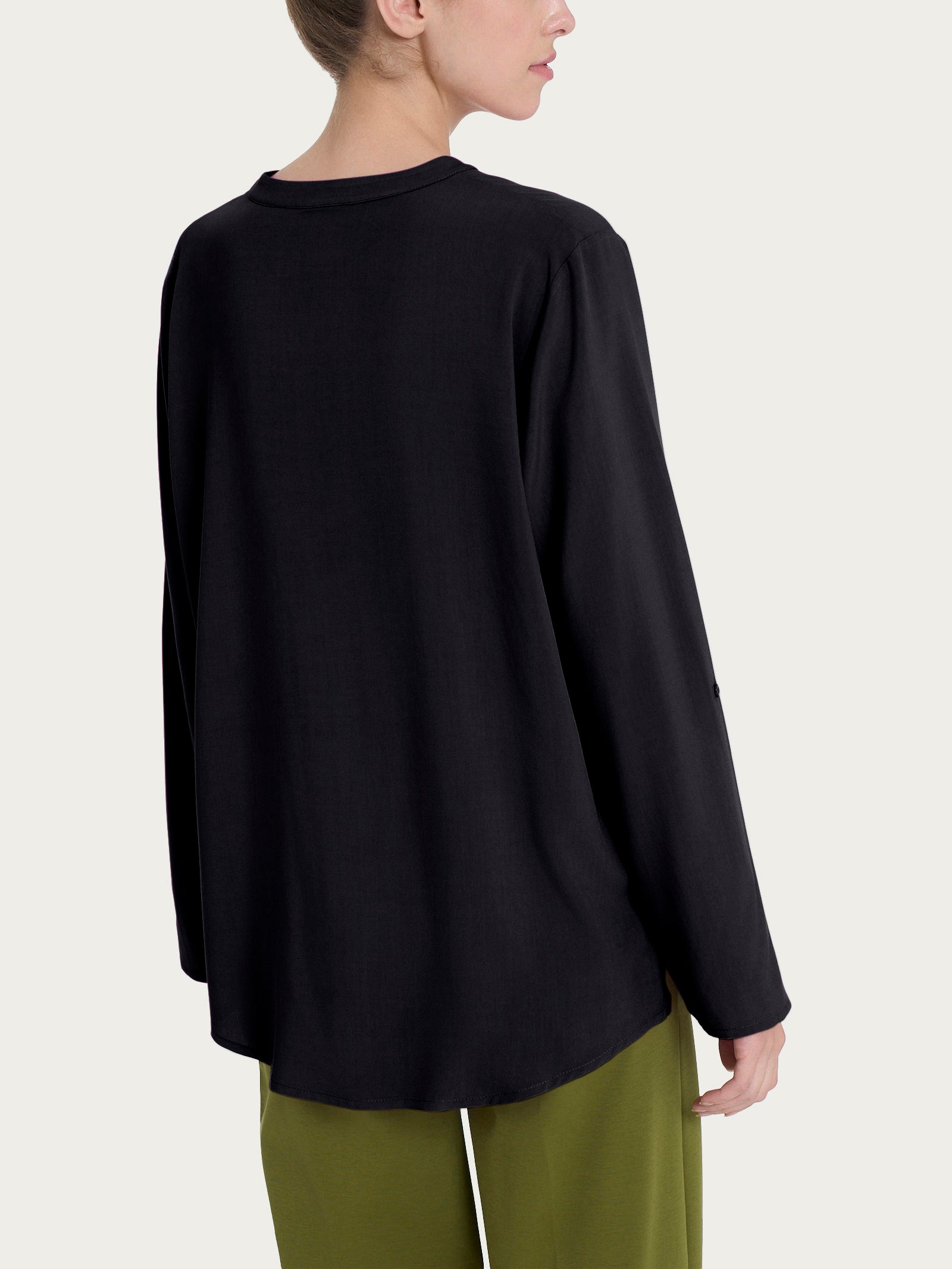 Blusa con collo alla coreana e manica risvoltabile in Ecoseta Neri Donna - Ragno