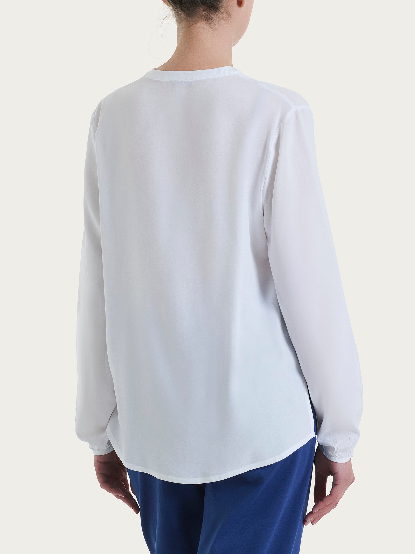 Blusa con collo alla coreana e manica lunga in Ecoseta Bianchi Donna - Ragno
