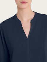 Blusa con collo alla coreana e manica lunga in Ecoseta Blu Donna - Ragno