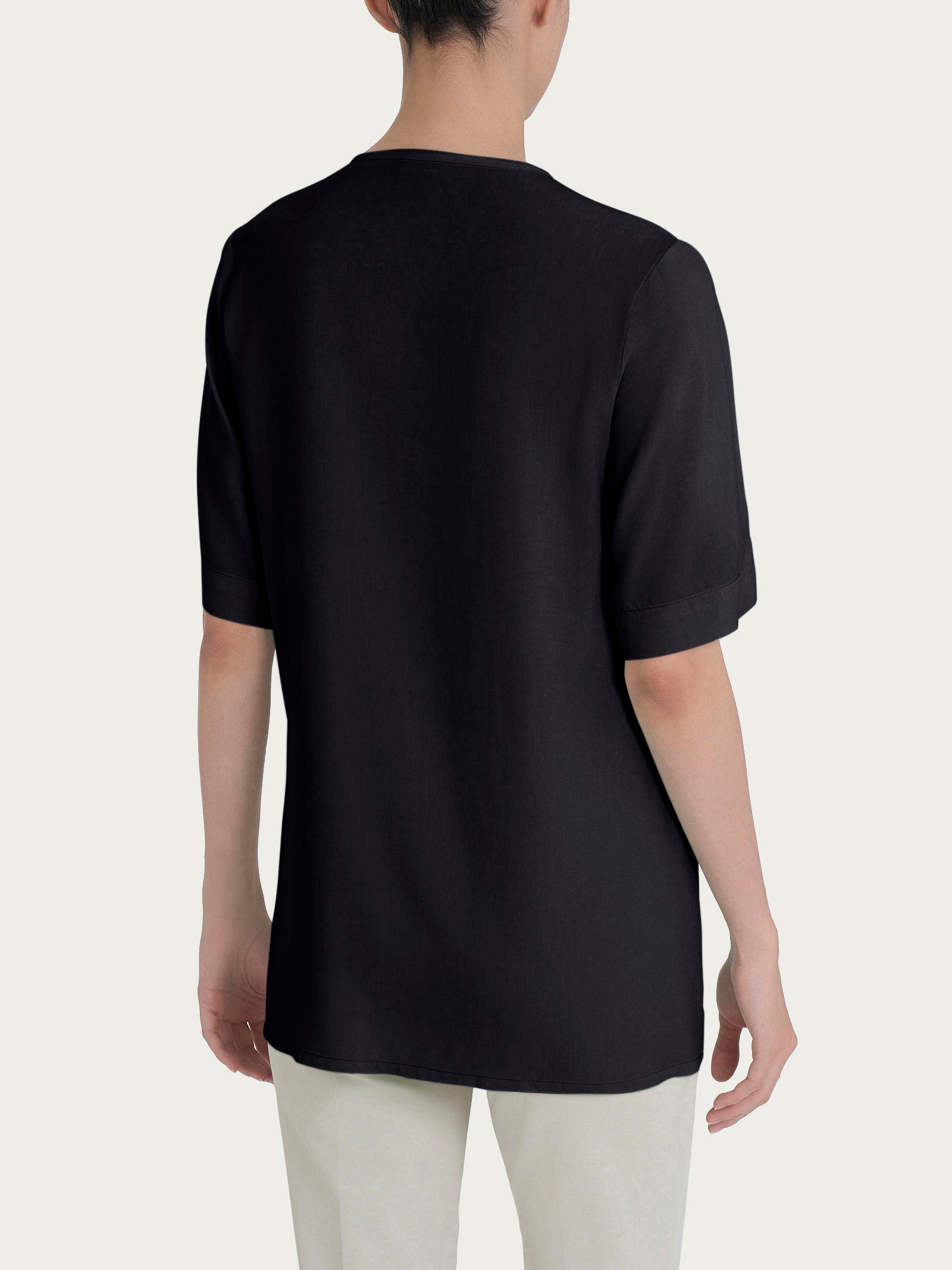 Blusa con scollo a V e manica a petalo in Ecoseta Neri Donna - Ragno