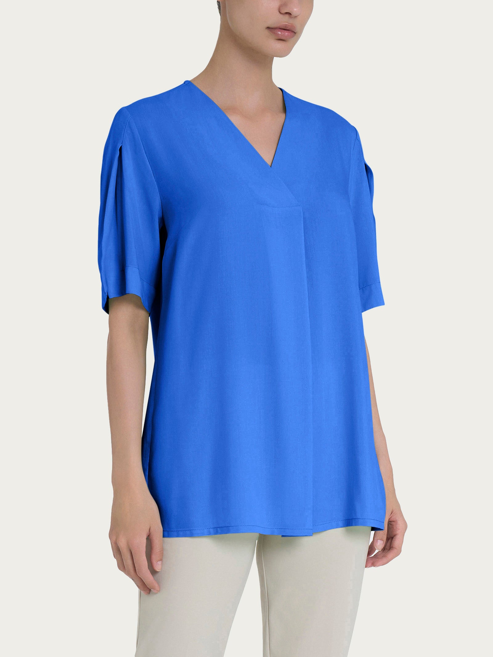 Blusa con scollo a V e manica a petalo in Ecoseta Blu Donna - Ragno