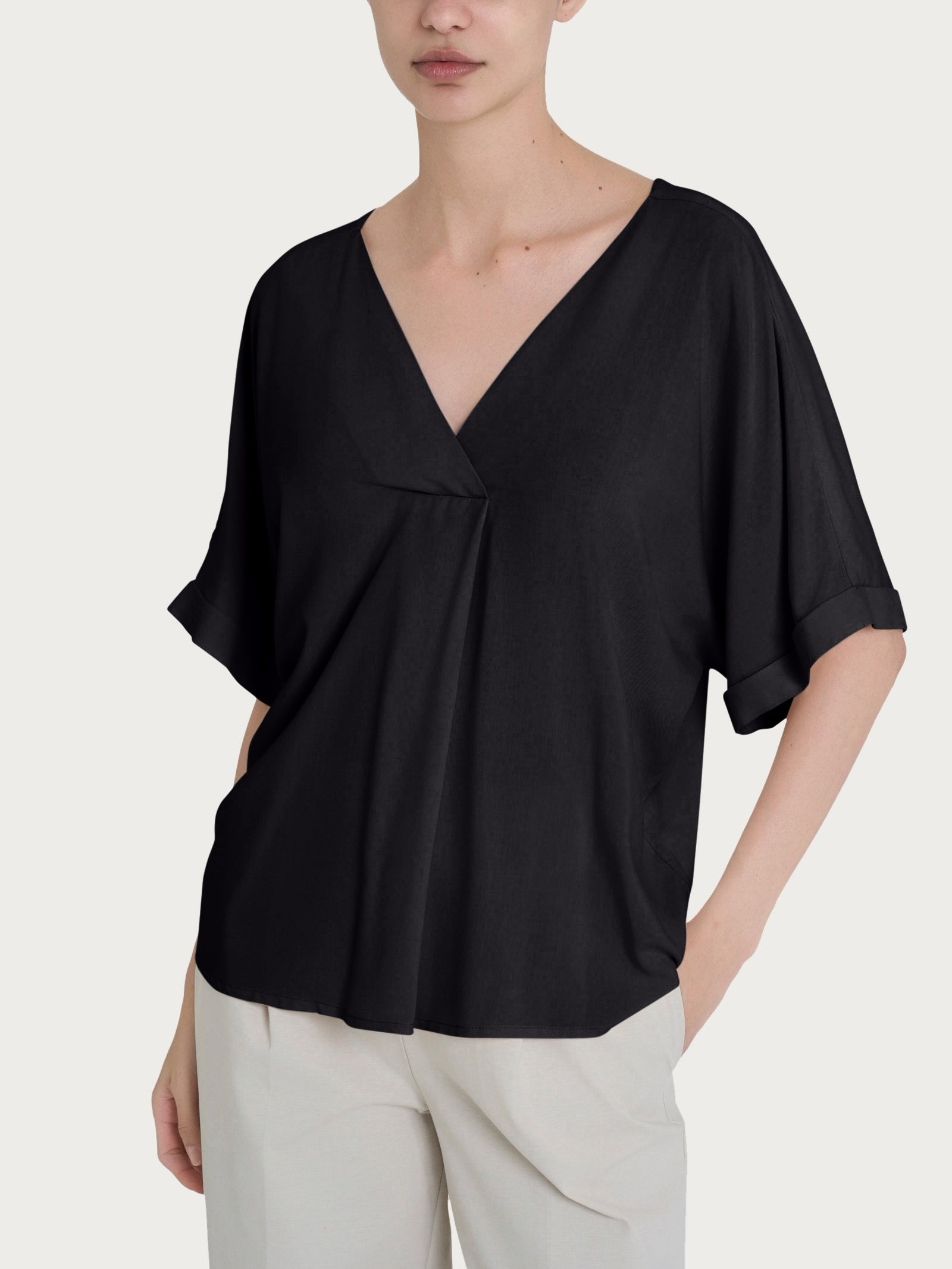 Blusa con scollo a V e manica kimono in Ecoseta Neri Donna - Ragno