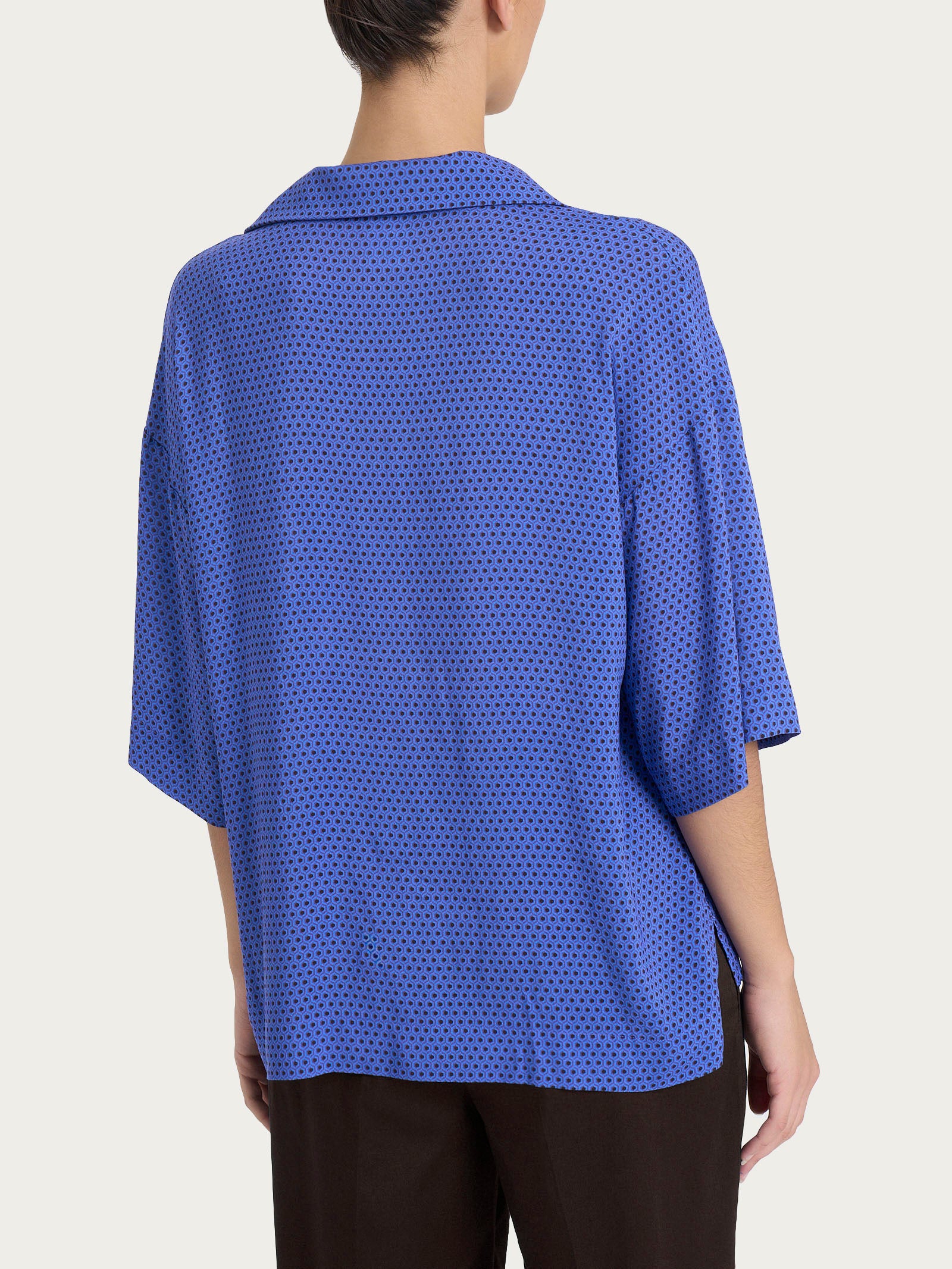 Blusa con colletto e hexagon pattern in Ecoseta Blu Donna - Ragno