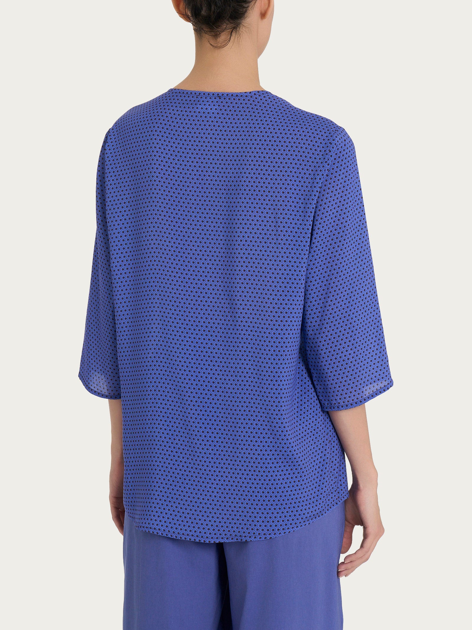 Blusa con scollo a V e hexagon pattern in Ecoseta Blu Donna - Ragno