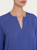 Blusa con scollo a V e hexagon pattern in Ecoseta Blu Donna - Ragno