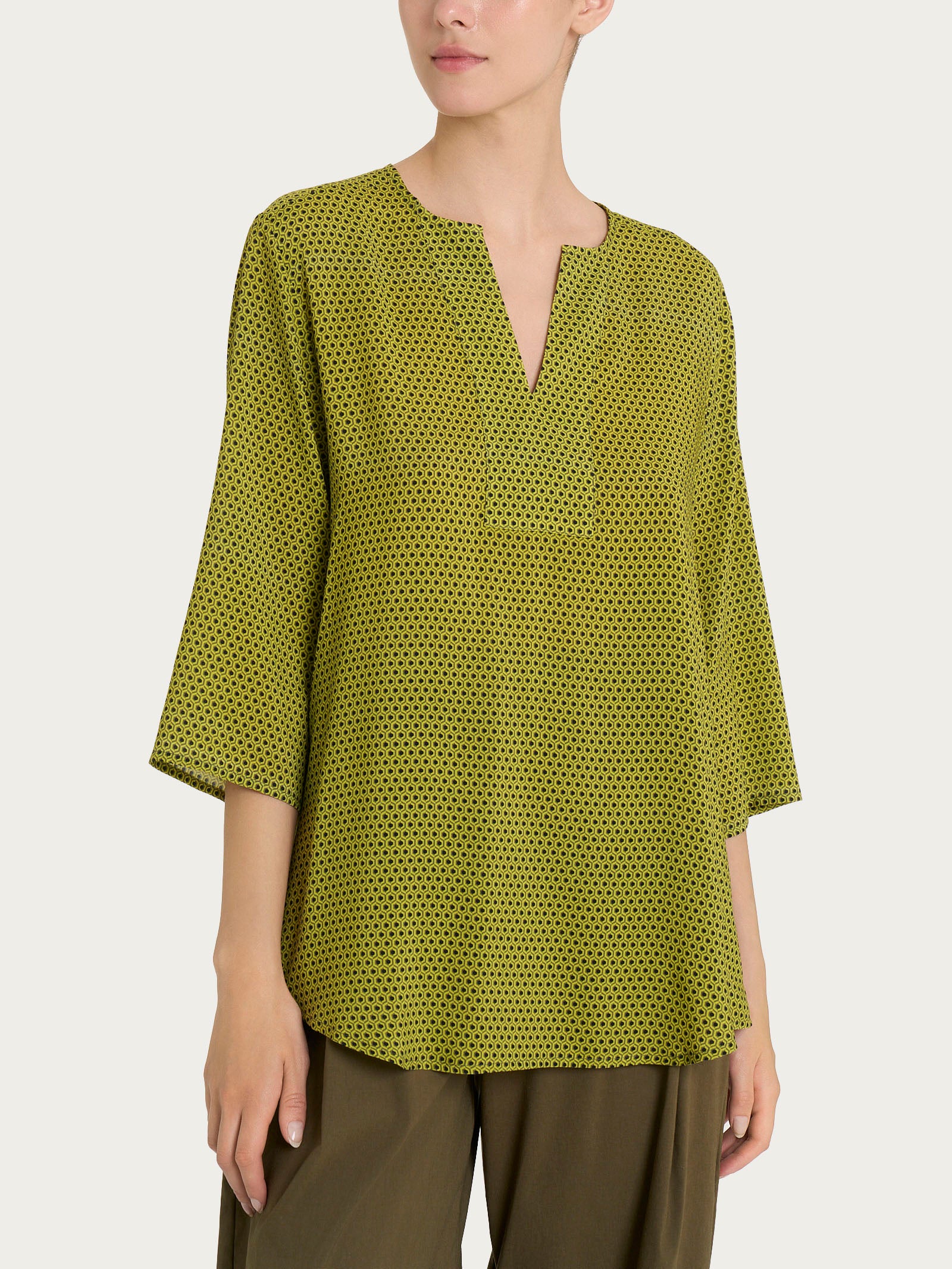 Blusa con scollo a V e hexagon pattern in Ecoseta Verdi Donna - Ragno
