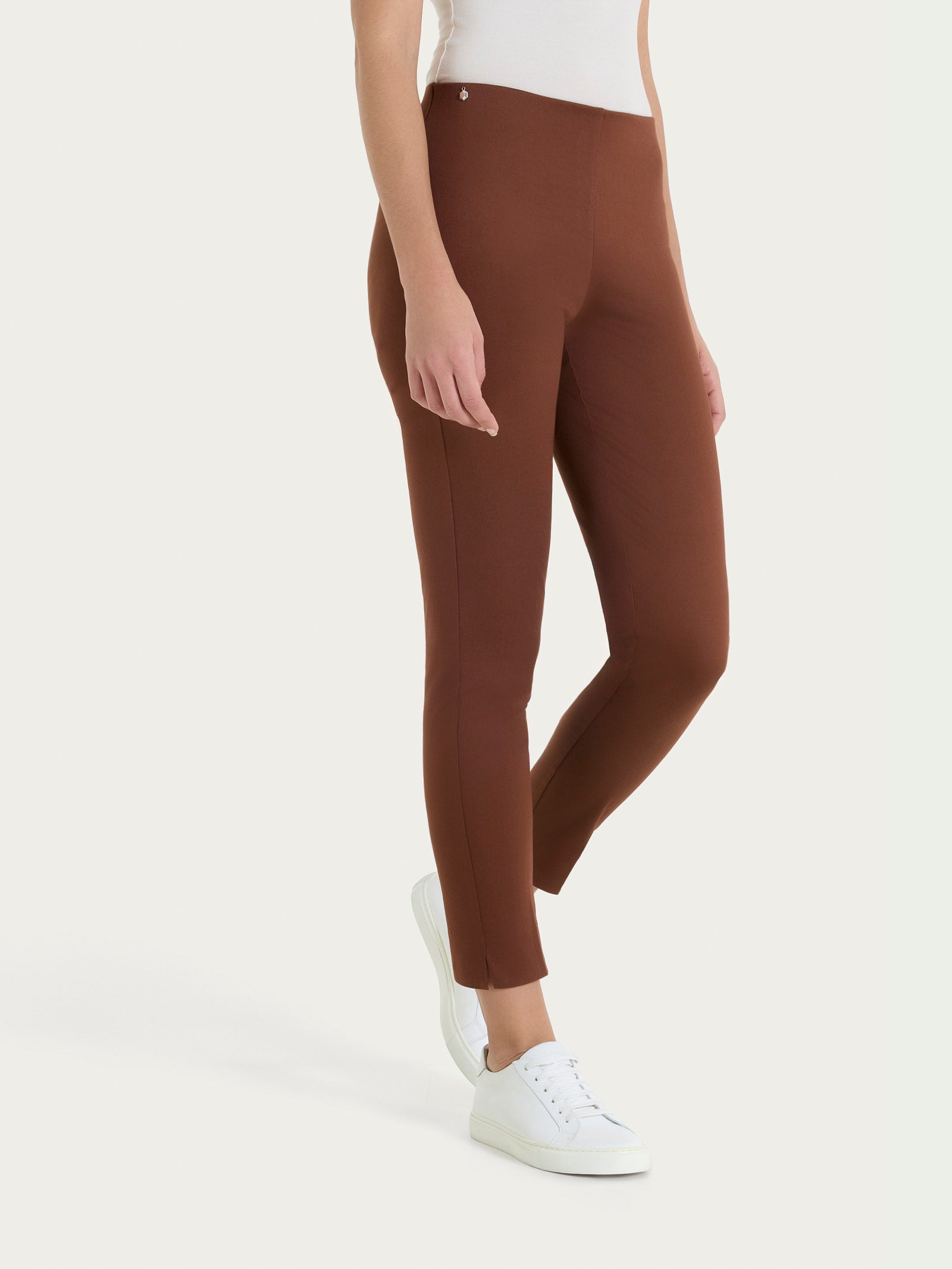 Pantalón Capri en Satin Power marrón con aberturas - Ragno