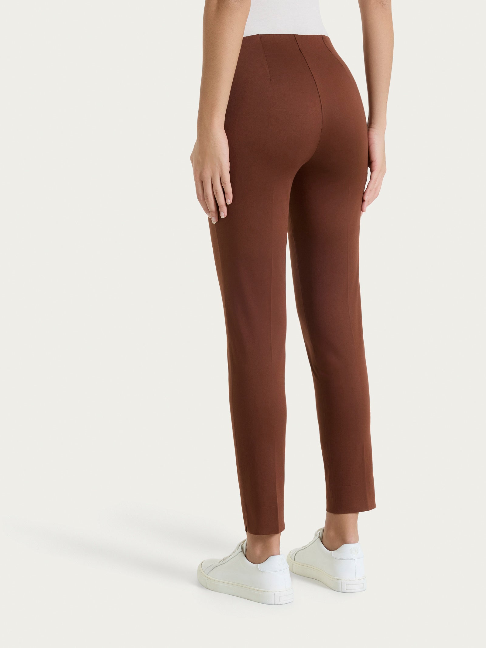 Pantalón Capri en Satin Power marrón con aberturas - Ragno