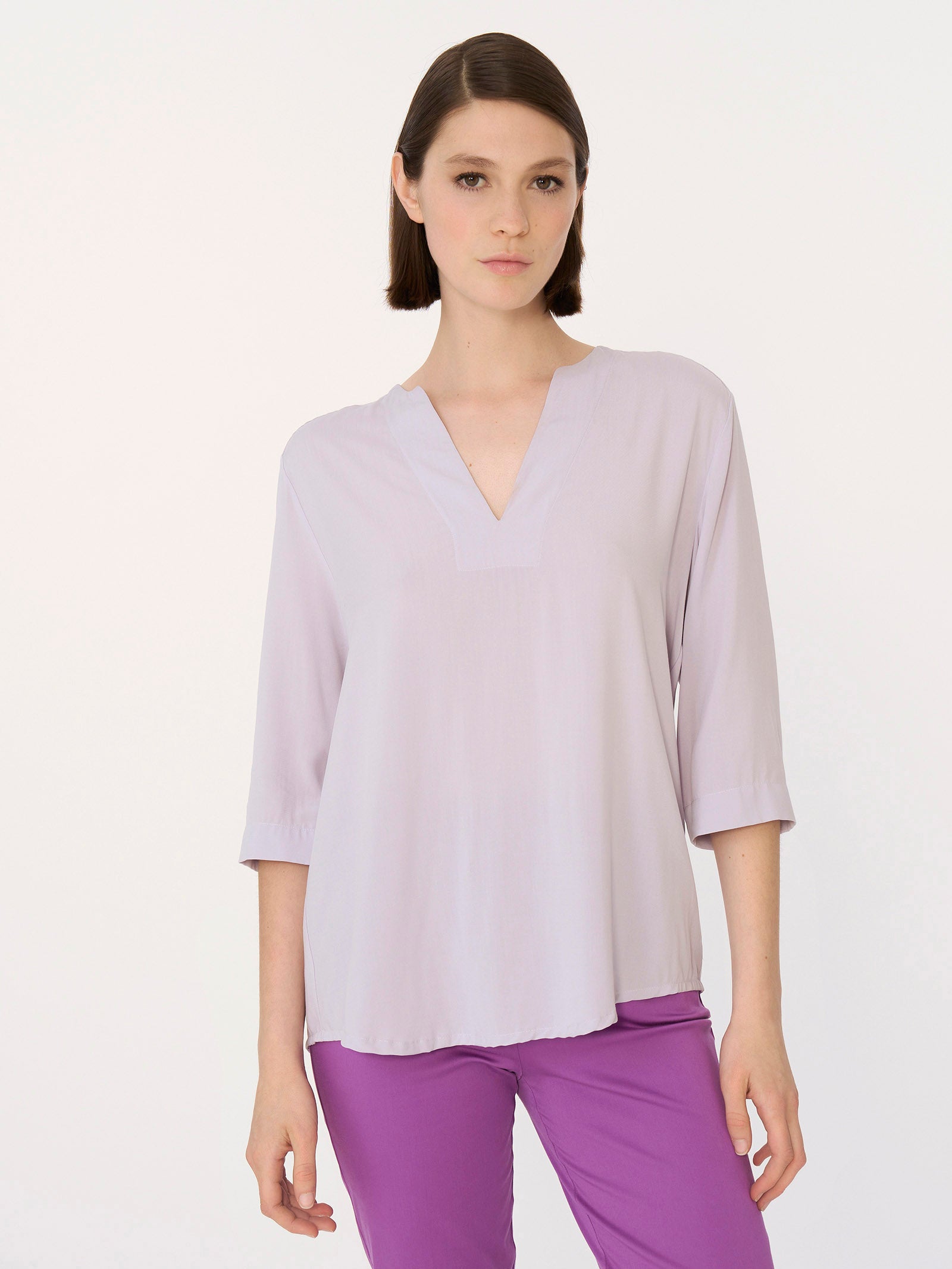 Blusa con scollo a V in EcoSeta -  - Ragno