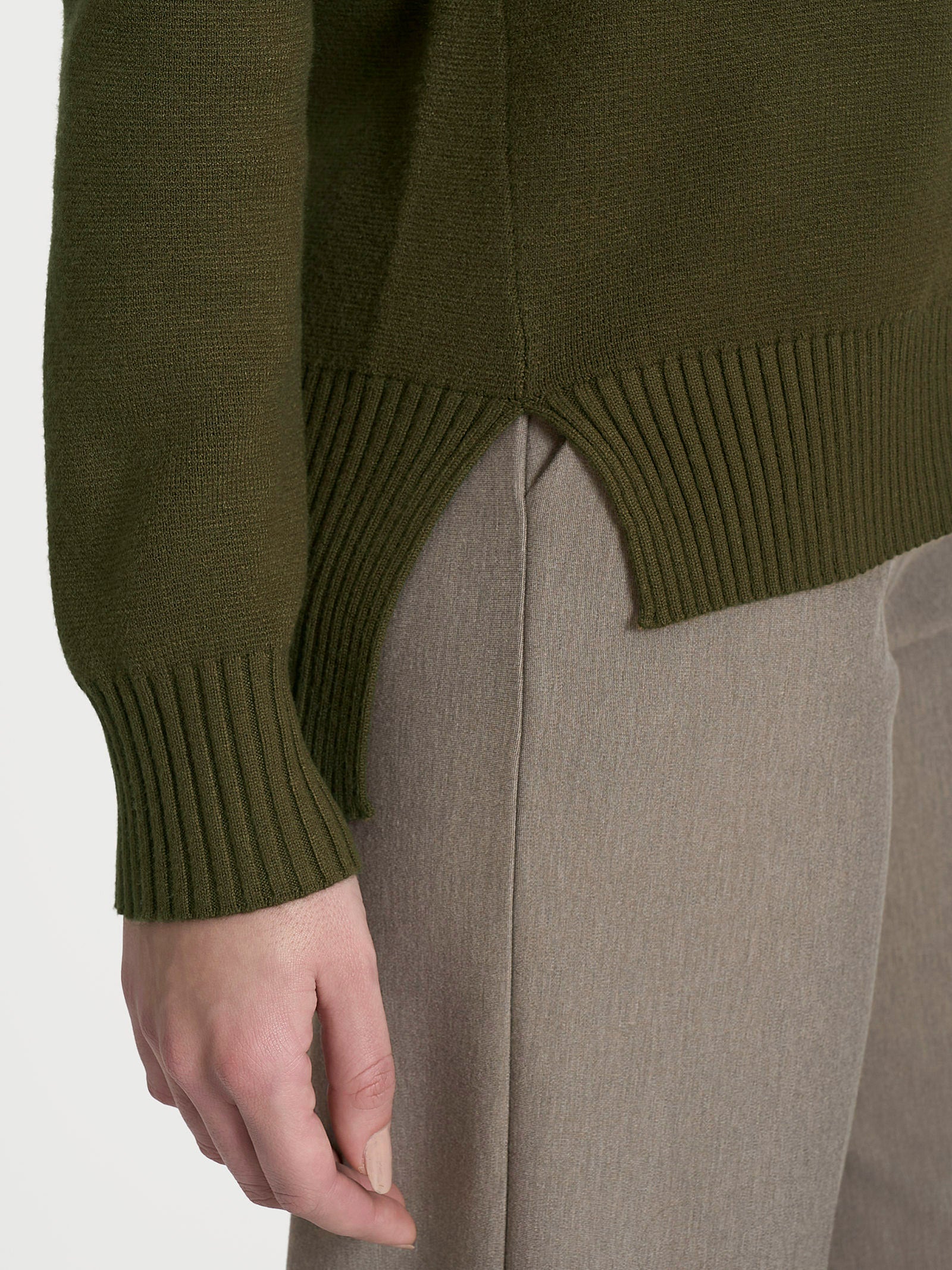 Cardigan asimmetrico con bottoni in Super Soft Verdi Donna - Ragno