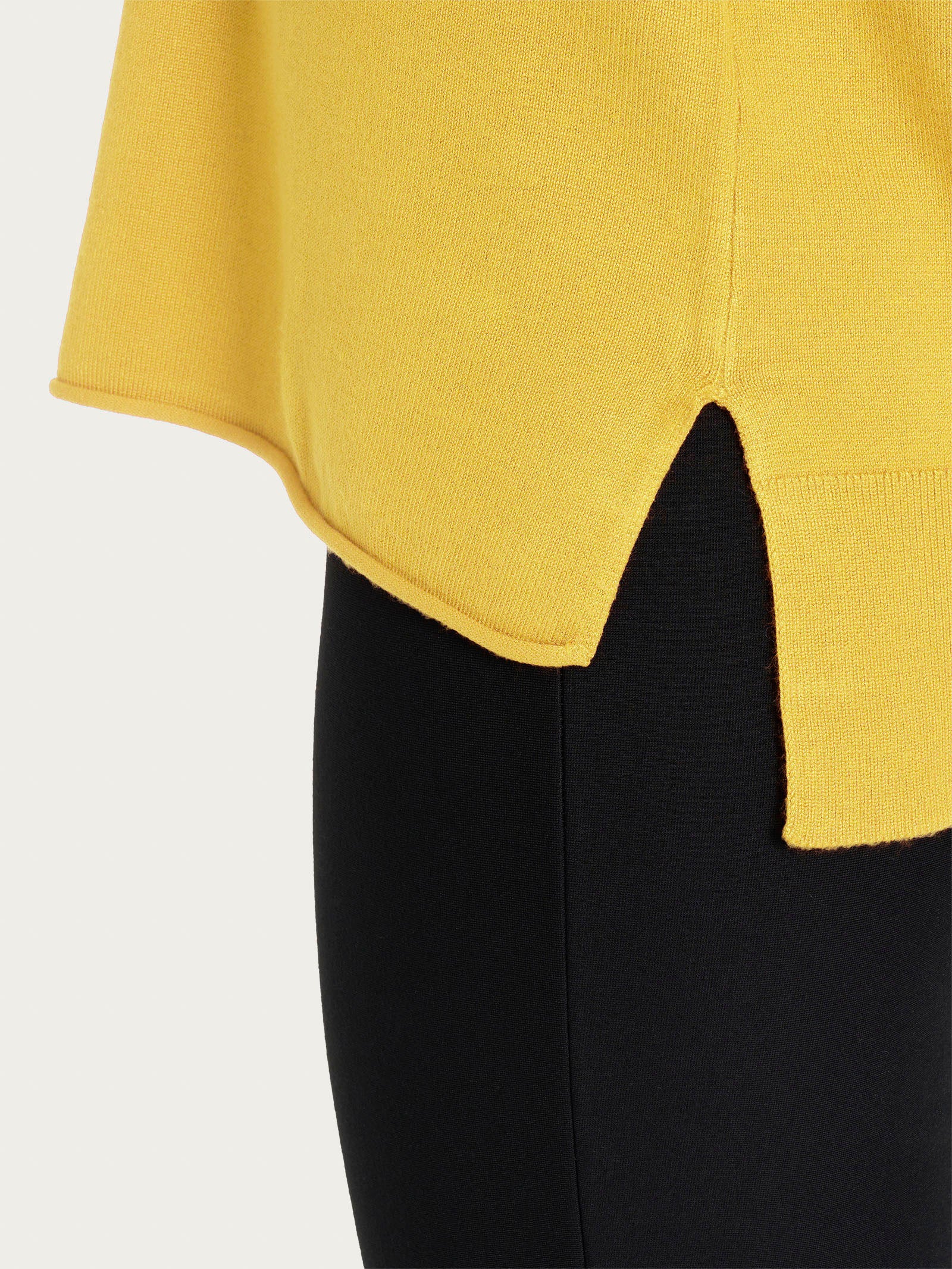 Maglia asimmetrica con girocollo Four Seasons Gialli Donna - Ragno