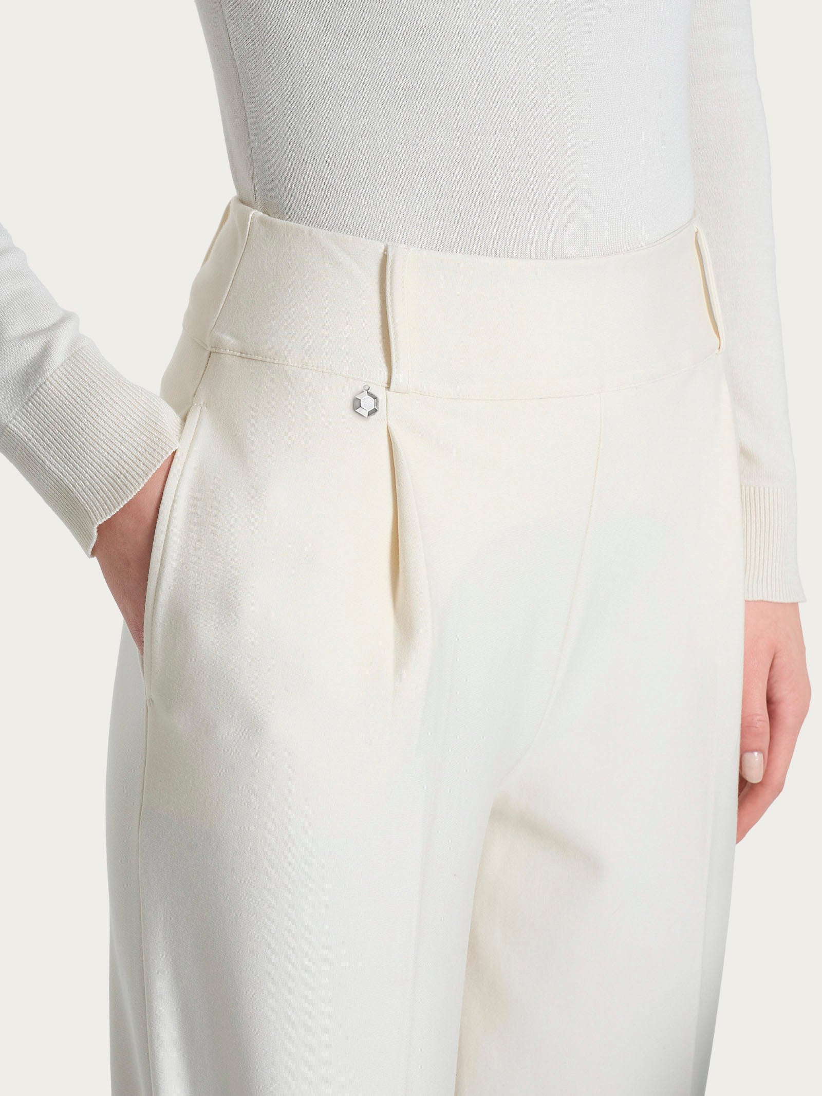 Pantalone a carota con tasche e pinces in Compact Bianchi Donna - Ragno