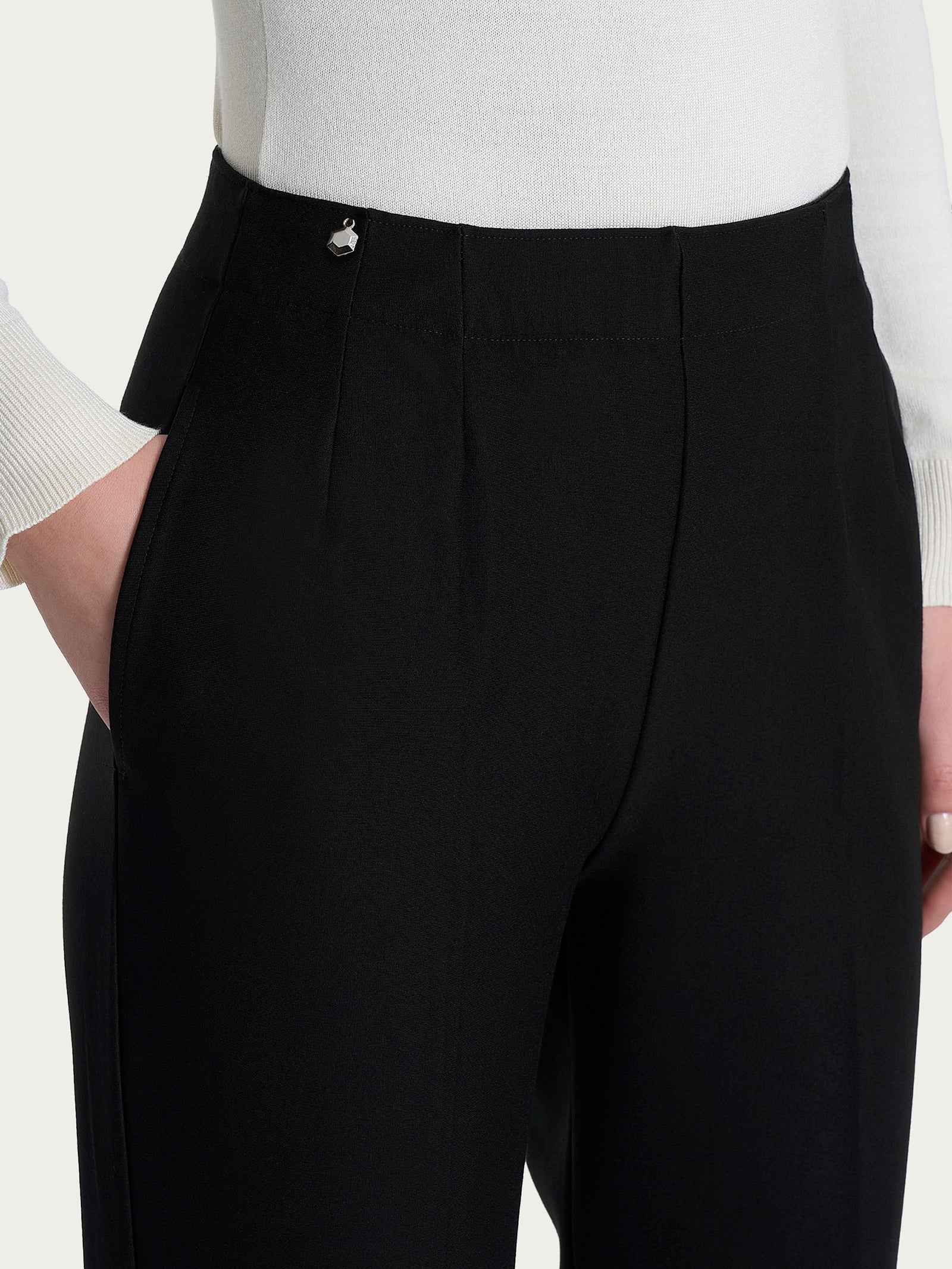 Pantalone a carota con tasche in tessuto Compact Neri Donna - Ragno