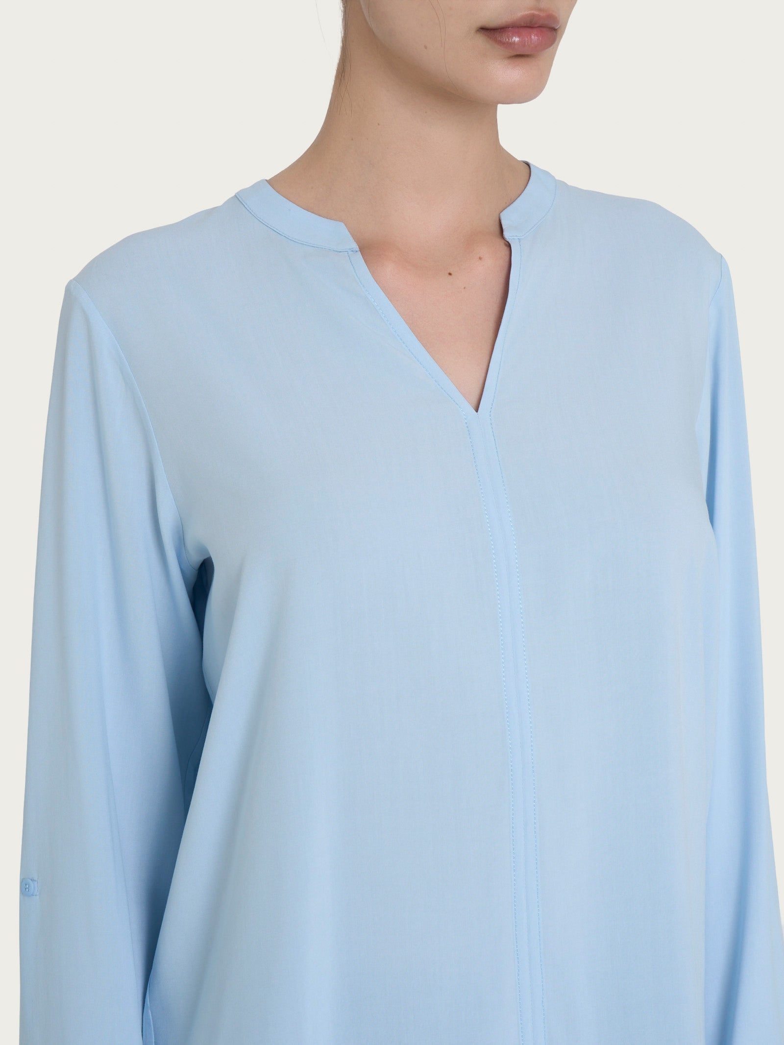 Blusa con collo alla coreana e manica risvoltabile in Ecoseta Azzurri Donna - Ragno