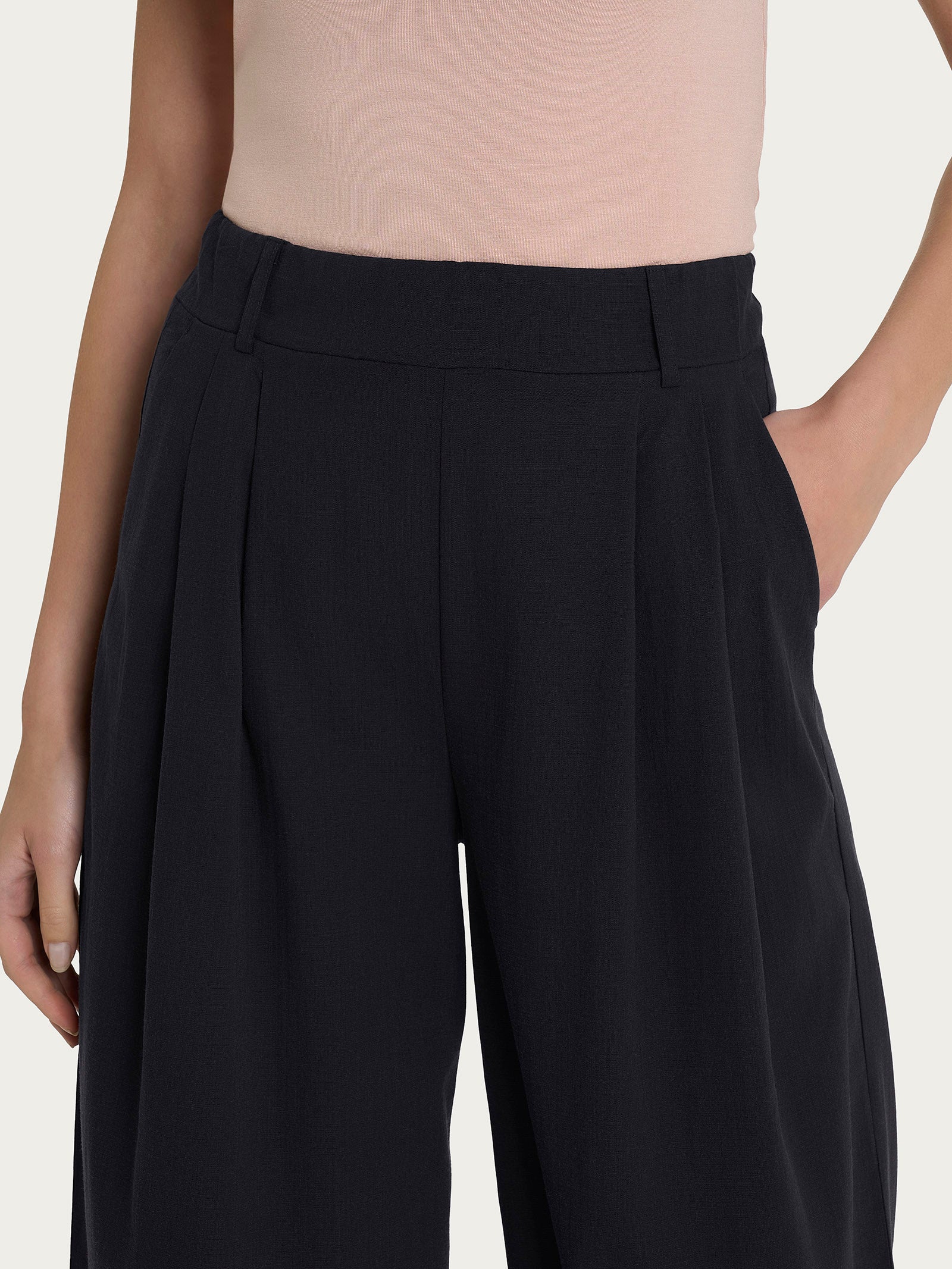 Pantalone palazzo con tasche e pinces in Super Natural Neri Donna - Ragno