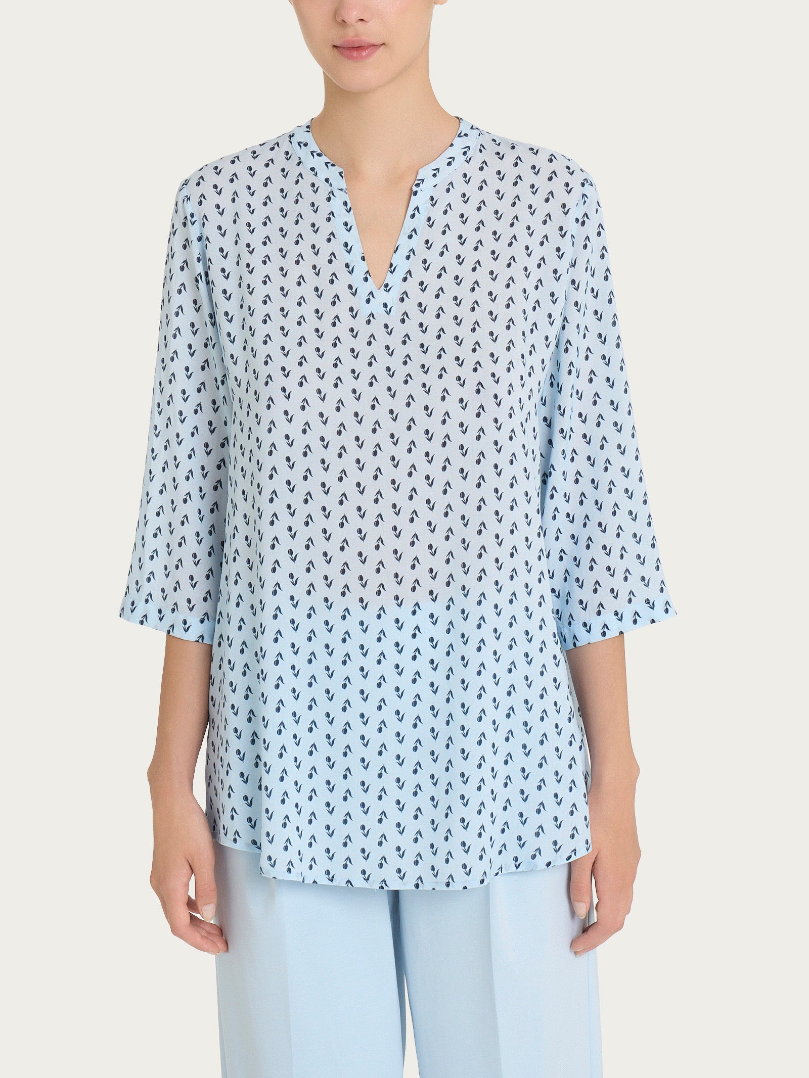 Blusa con scollo a V e tulips pattern in Ecoseta Azzurri Donna - Ragno