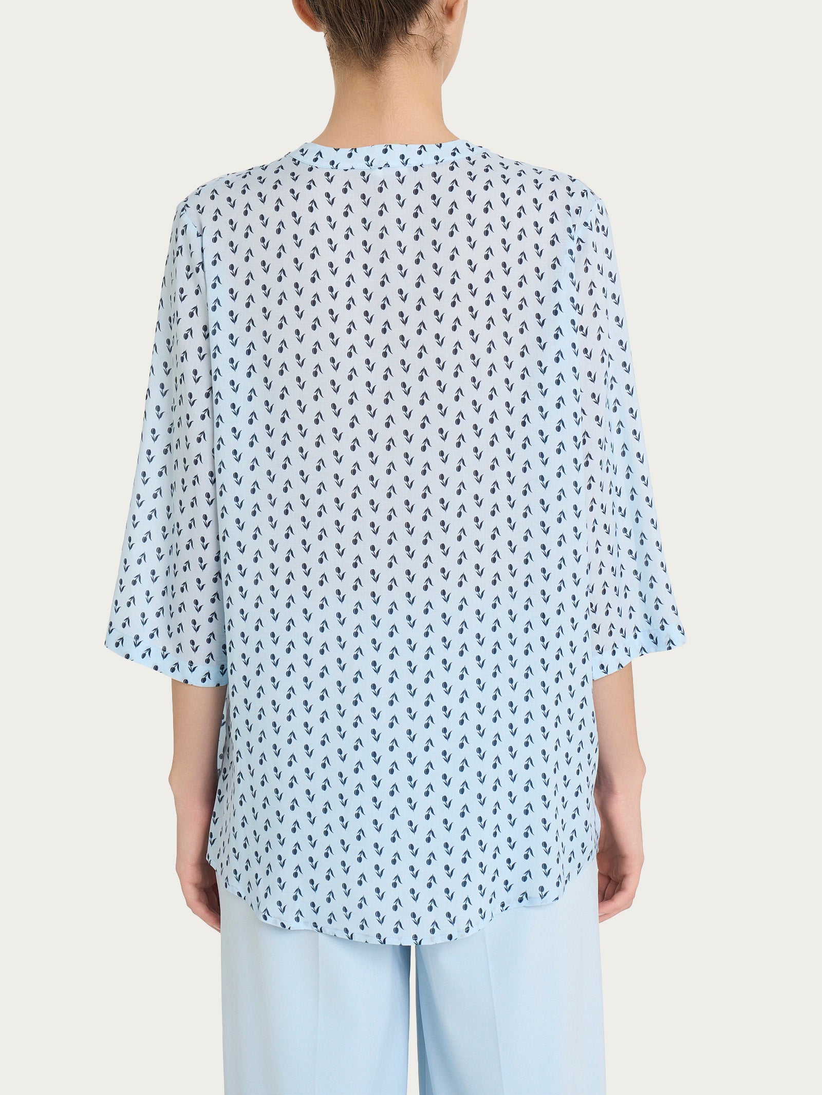 Blusa con scollo a V e tulips pattern in Ecoseta Azzurri Donna - Ragno