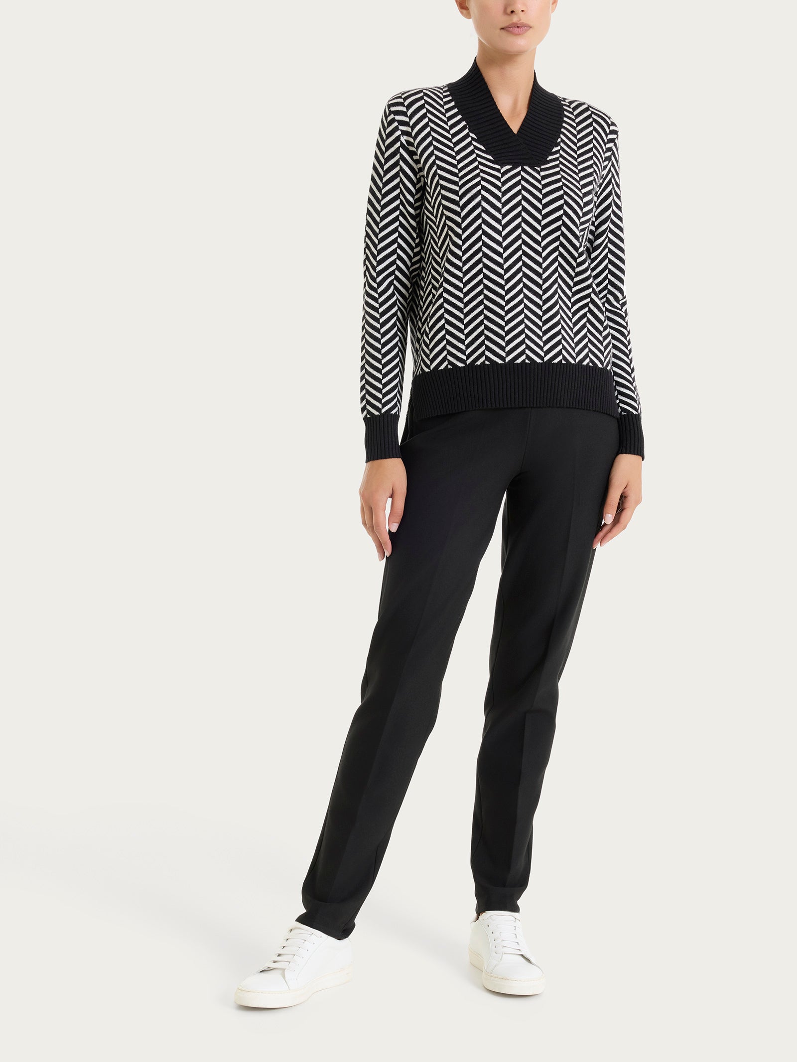 Maglia con scollo a V e fantasia spigata in Super Soft Neri Donna - Ragno