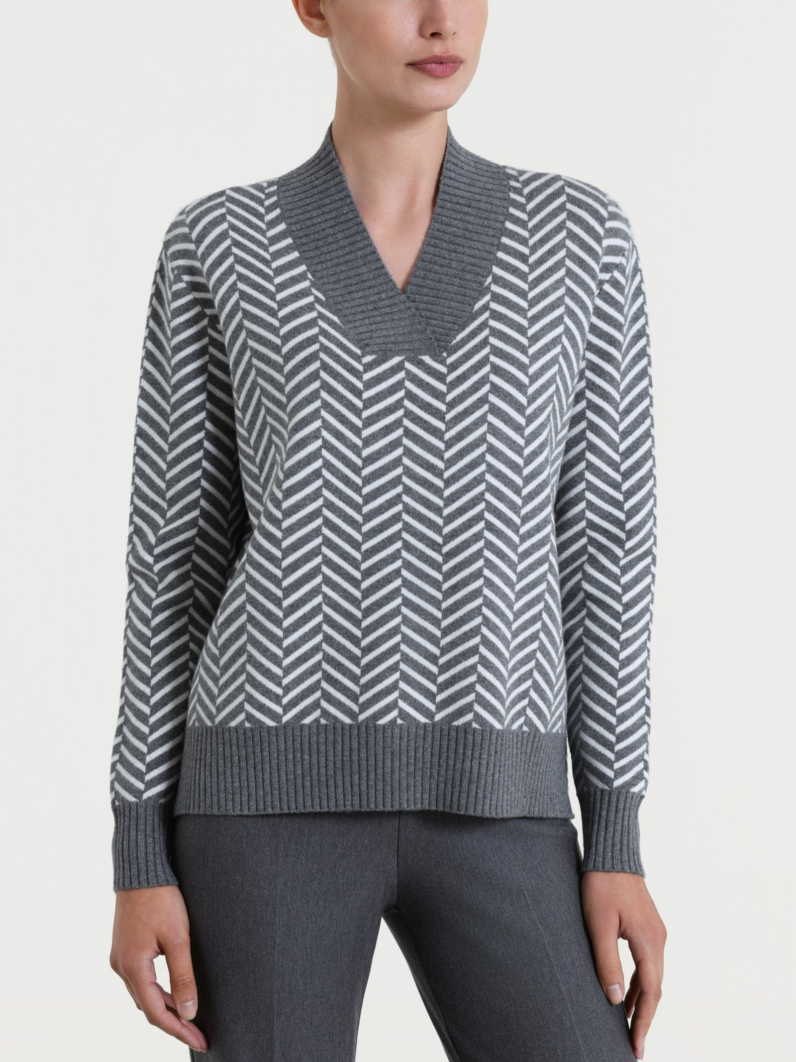 Maglia con scollo a V e fantasia spigata in Super Soft Neri Donna - Ragno