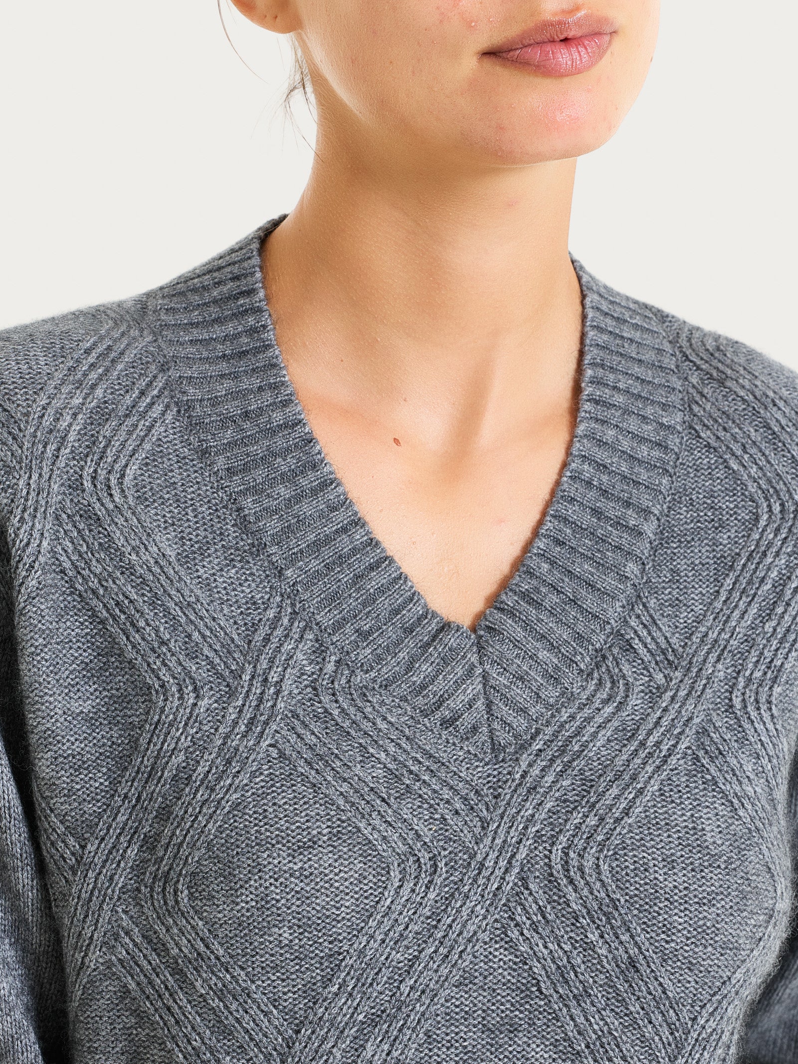 Maglia con scollo a V e con trecce in Natural Soft Neri Donna - Ragno