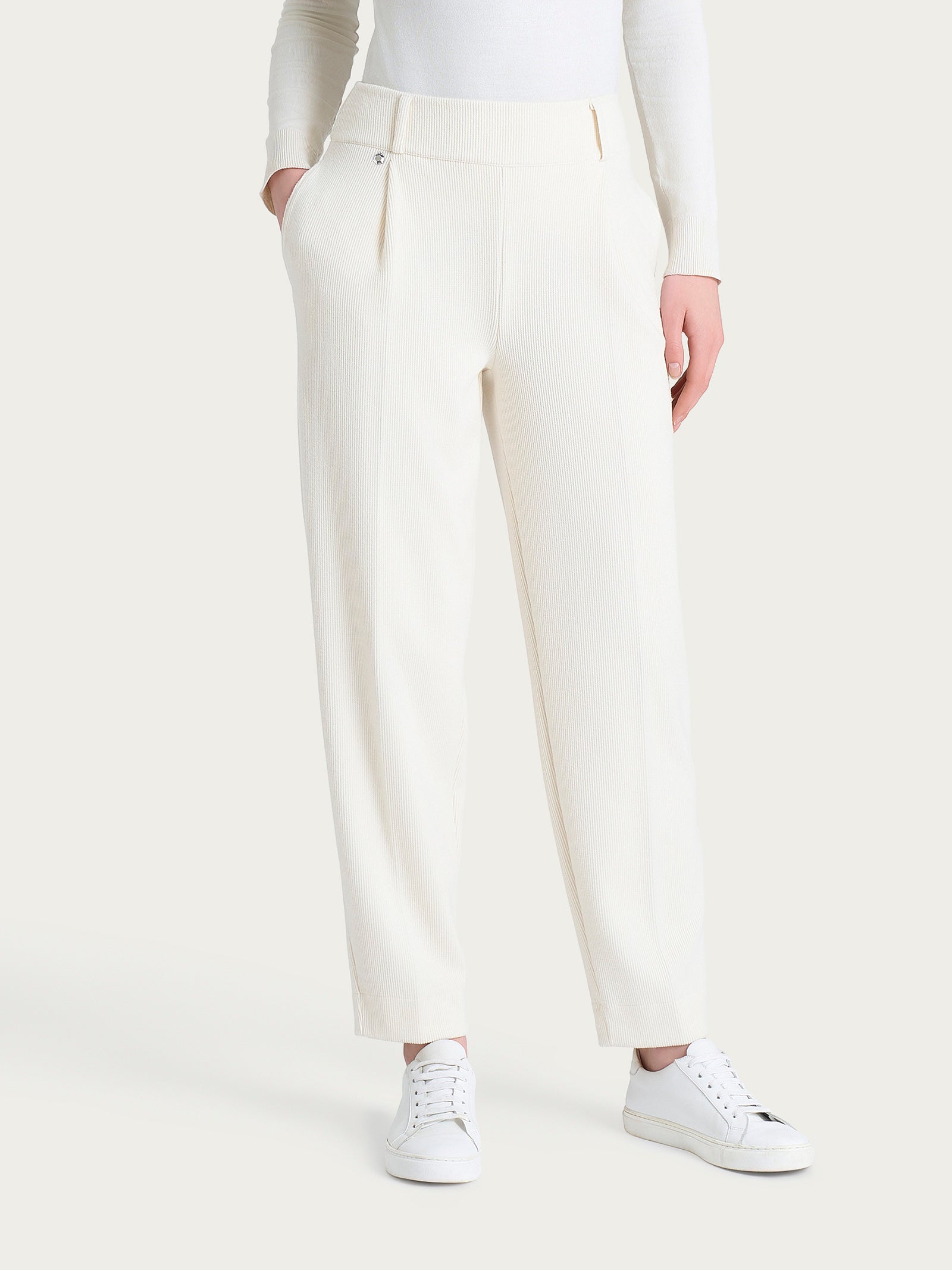 Pantalone a carota con tasche e pinces in Velvet Bianchi Donna - Ragno
