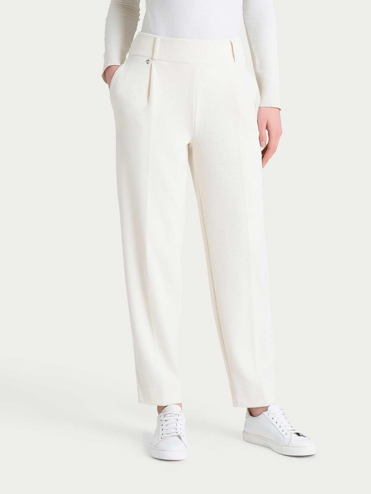 Pantalone a carota con tasche e pinces in Velvet Bianchi Donna - Ragno