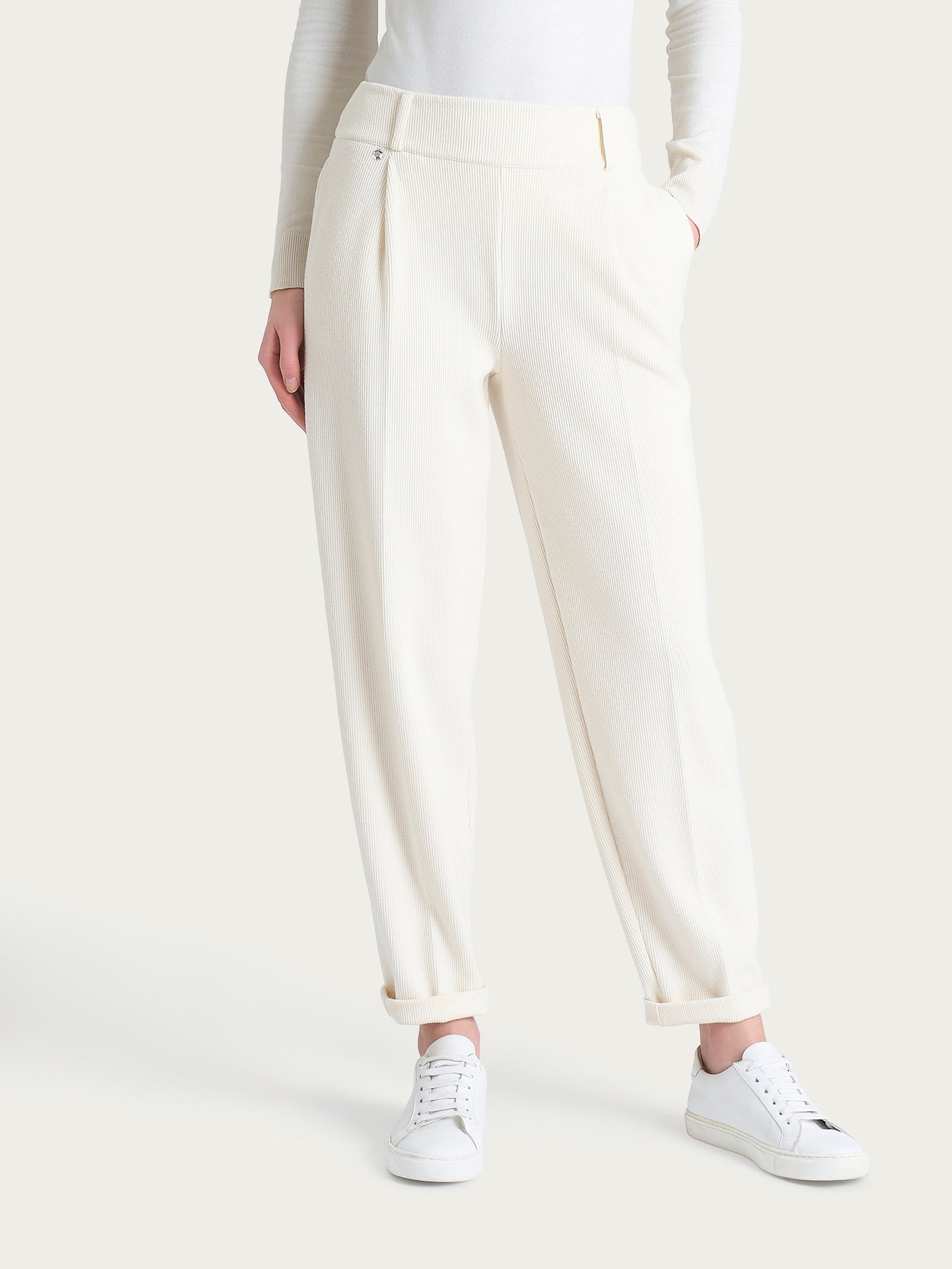 Pantalone a carota con tasche e pinces in Velvet Bianchi Donna - Ragno