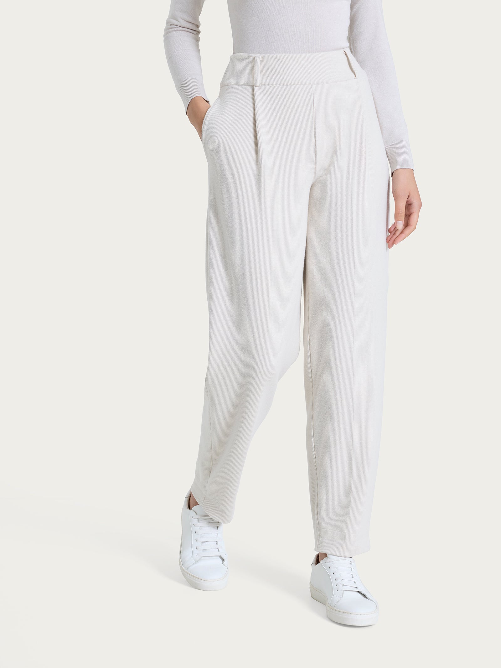 Pantalone a carota con tasche e pinces in Velvet Bianchi Donna - Ragno