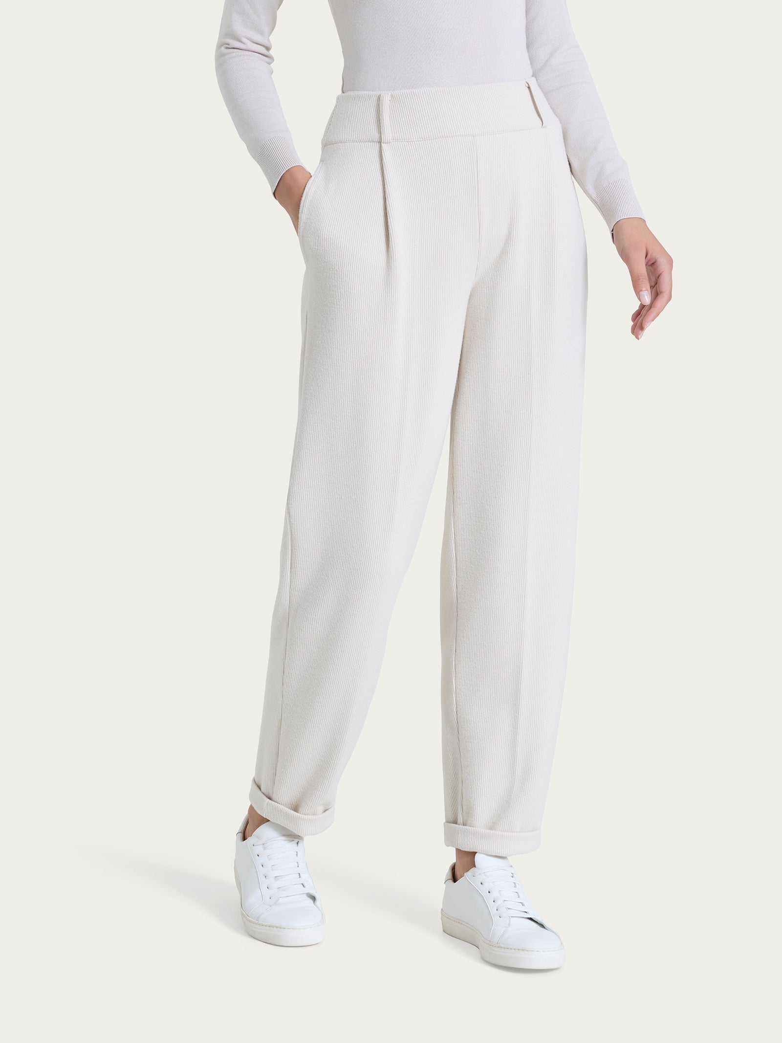 Pantalone a carota con tasche e pinces in Velvet Bianchi Donna - Ragno
