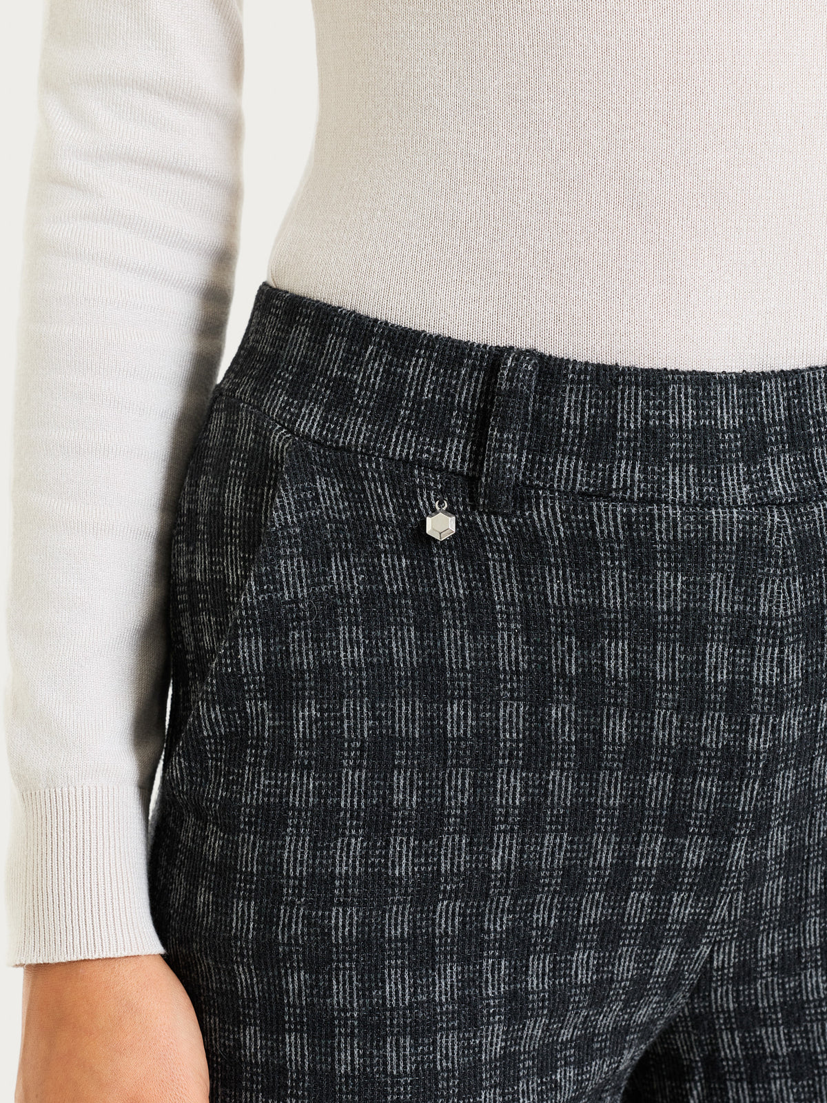 Pantalone in cotone leggero con spacchi laterali, tagli S/M , maglia in Pantalone in cotone leggero con spacchi laterali, tagli S/M , maglia in