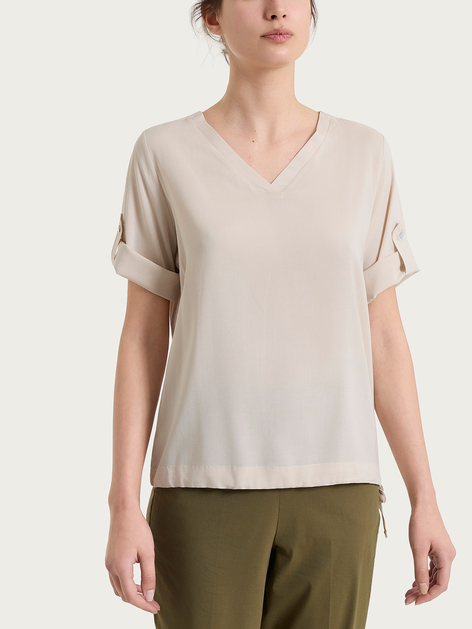 Blusa blanca de mujer con cuello en V y manga vuelta - Ragno