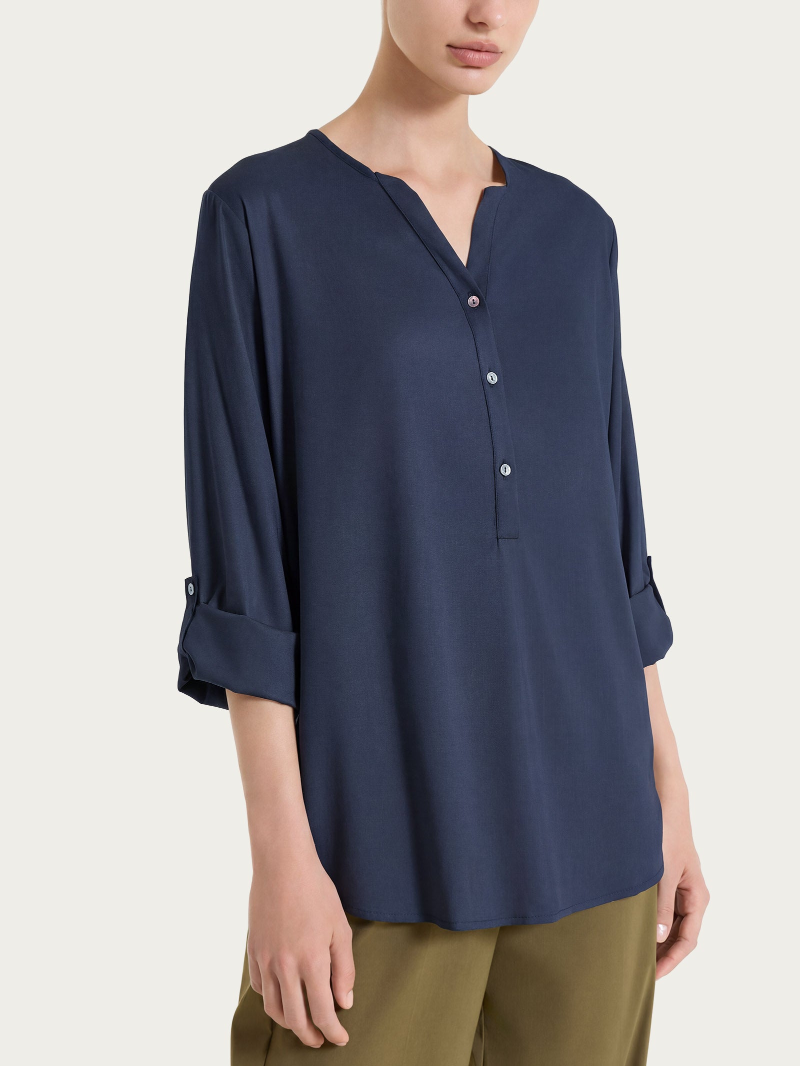 Blusa a serafino con manica risvoltabile in Voile Stretch Blu Donna - Ragno
