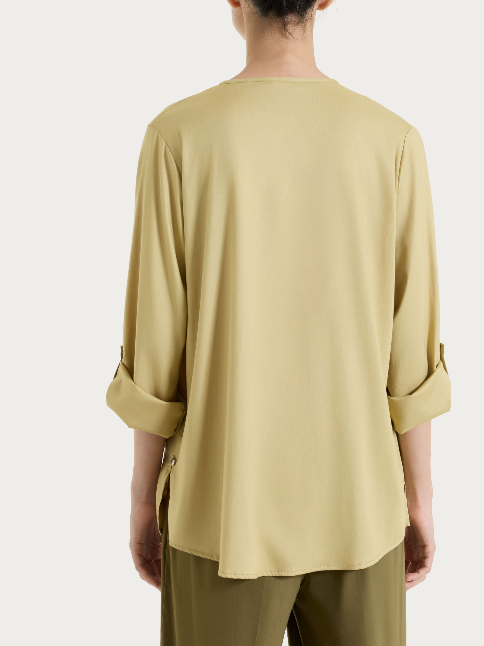 Blusa a serafino con manica risvoltabile in Voile Stretch Verdi Donna - Ragno