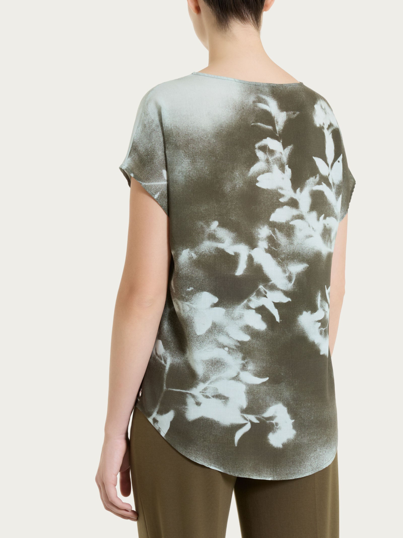 Blusa con manica corta e fantasia in EcoSeta Verdi Donna - Ragno