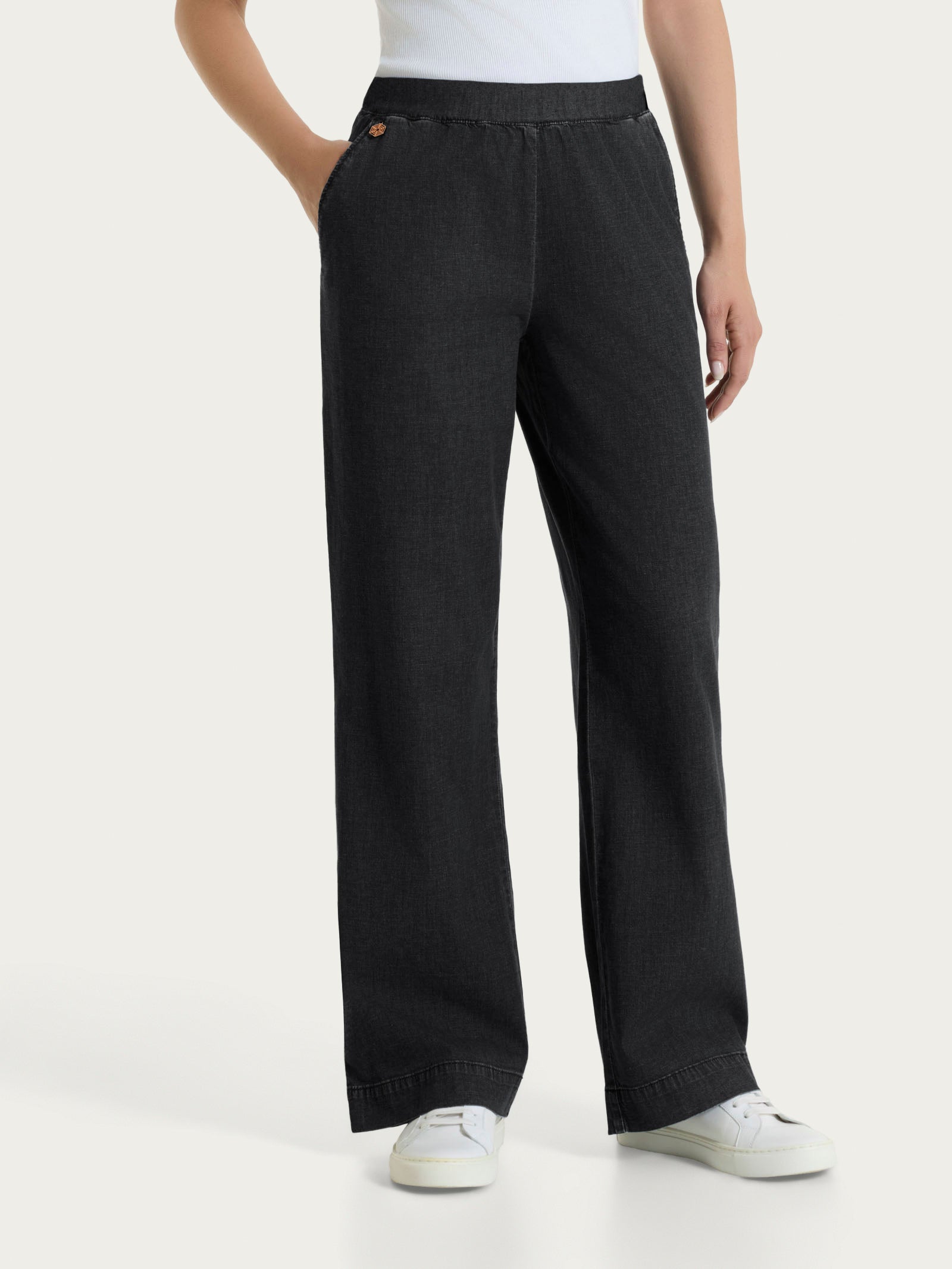 Jeans ampio con tasche e vita piatta in Super Light Denim Neri Donna - Ragno