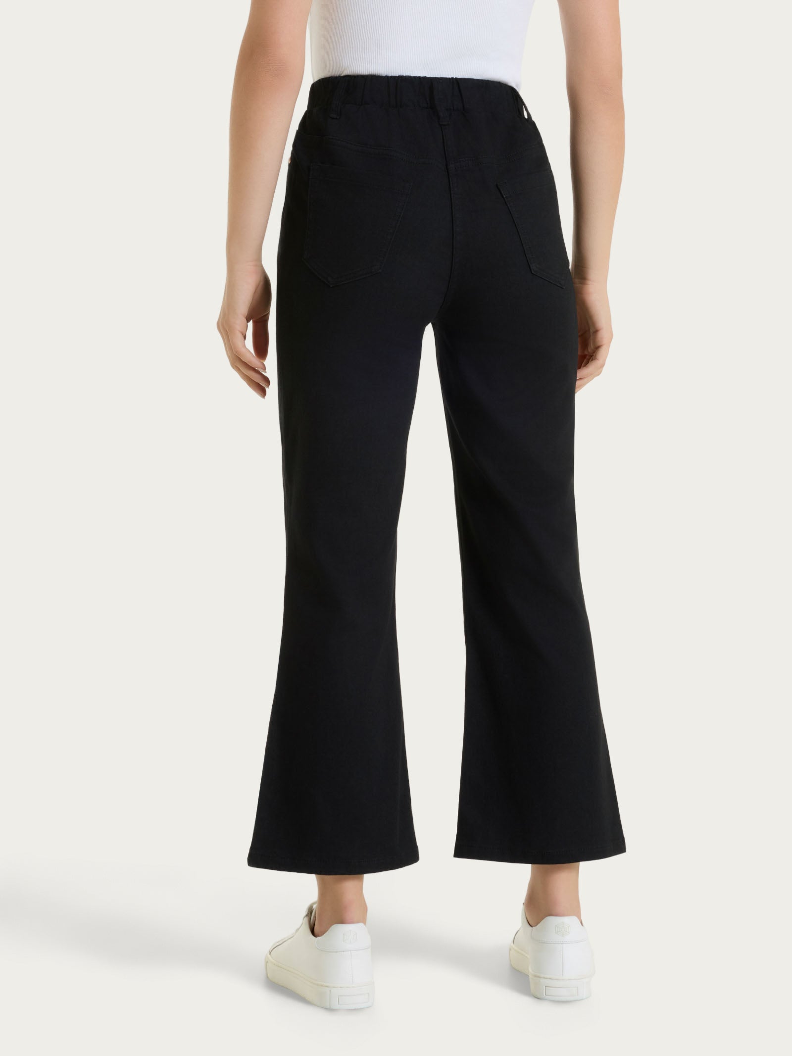 Knöchelhohe Jeans mit Taschen und flachem Bund aus Light Denim Schwarz Damen - Ragno