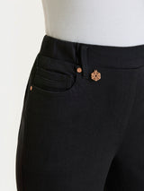 Knöchelhohe Jeans mit Taschen und flachem Bund aus Light Denim Schwarz Damen - Ragno