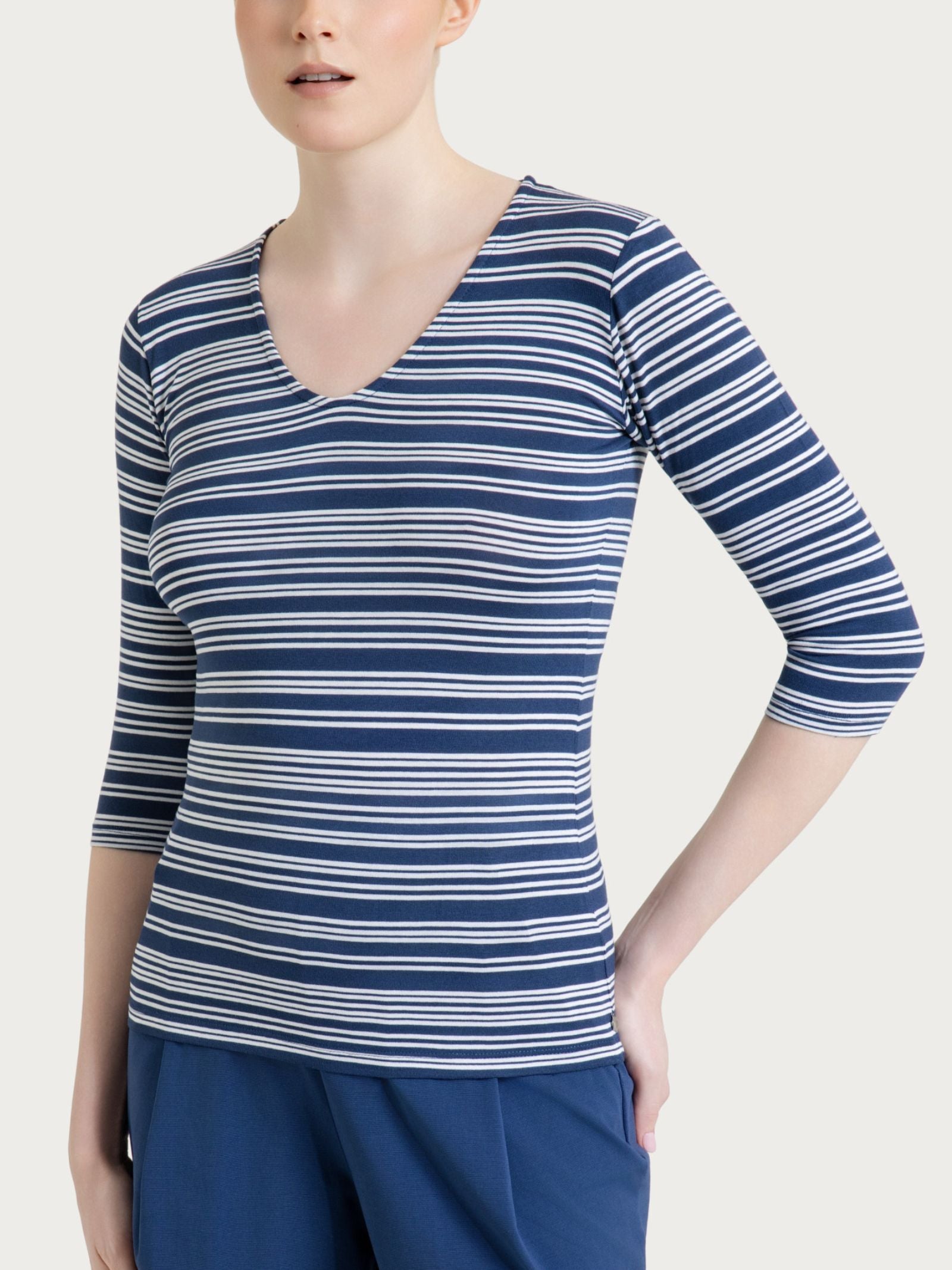 Maglietta a righe alternate con scollo a V in Viscosa Summer Blu Donna - Ragno