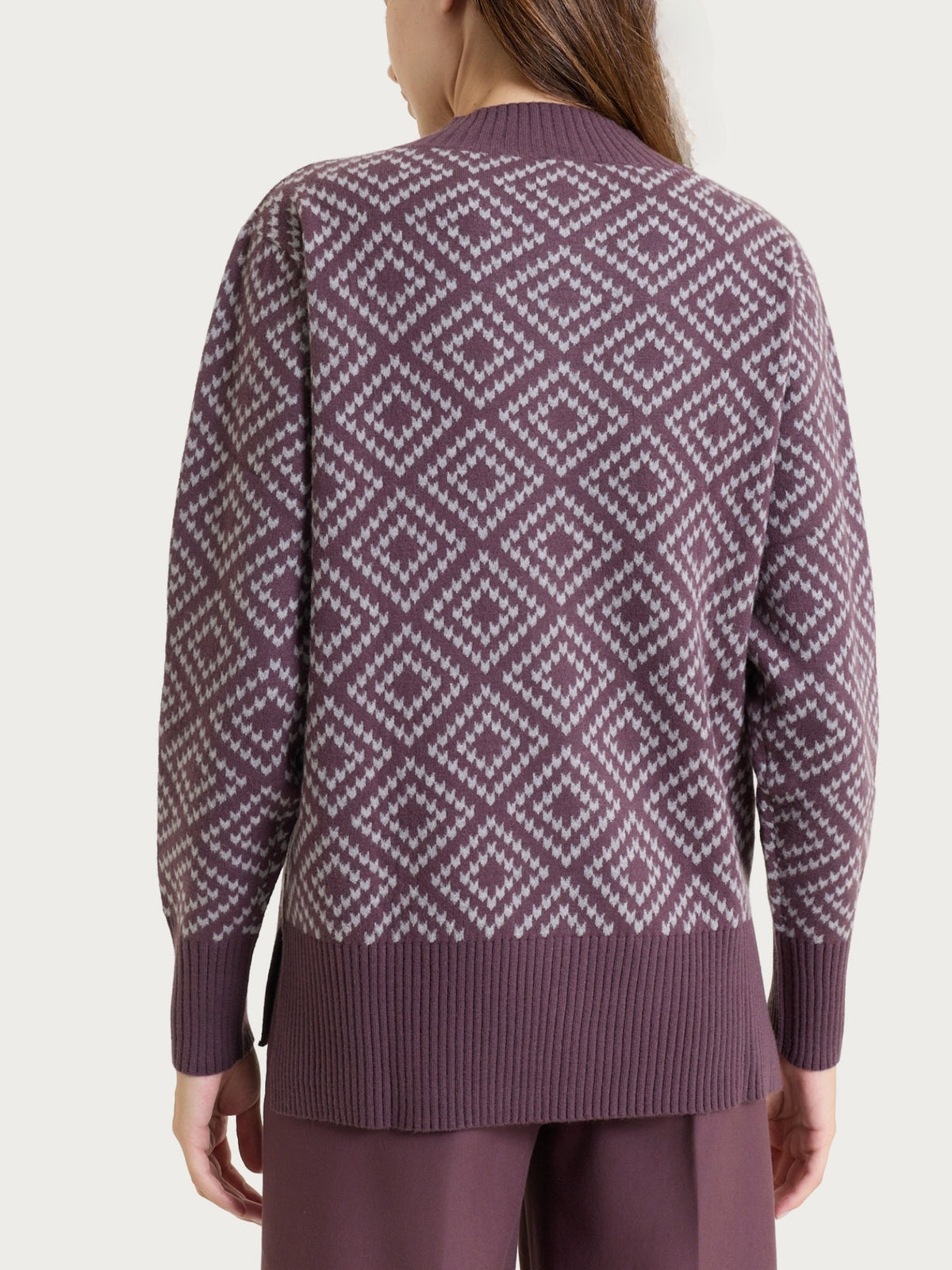 Damen-Strickjacke mit Stehkragen und Rautenmuster aus Soft Wool in Violett – Ragno