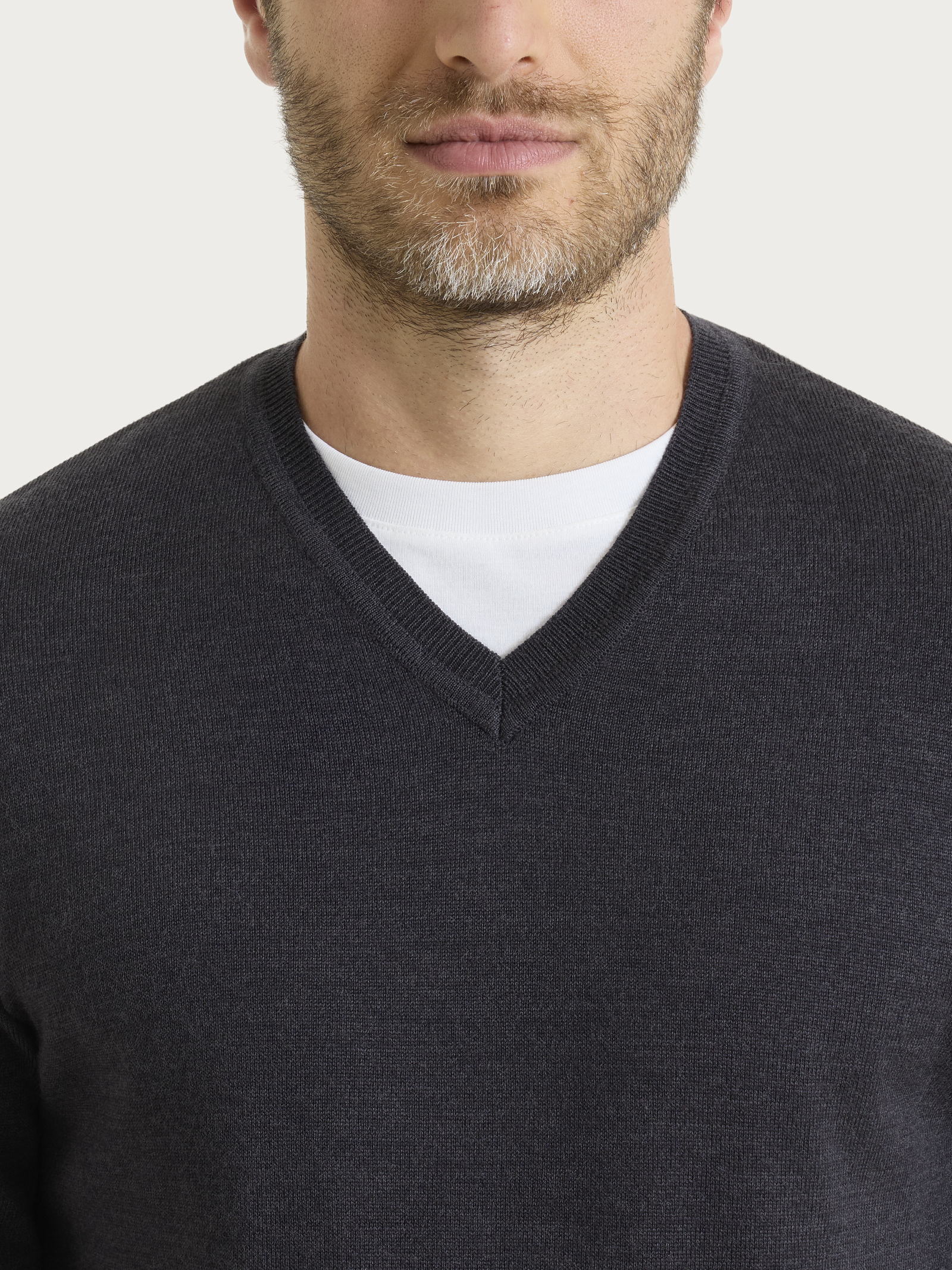 Pull con scollo a V in maglia unita in Merino Soft Neri Uomo - Ragno