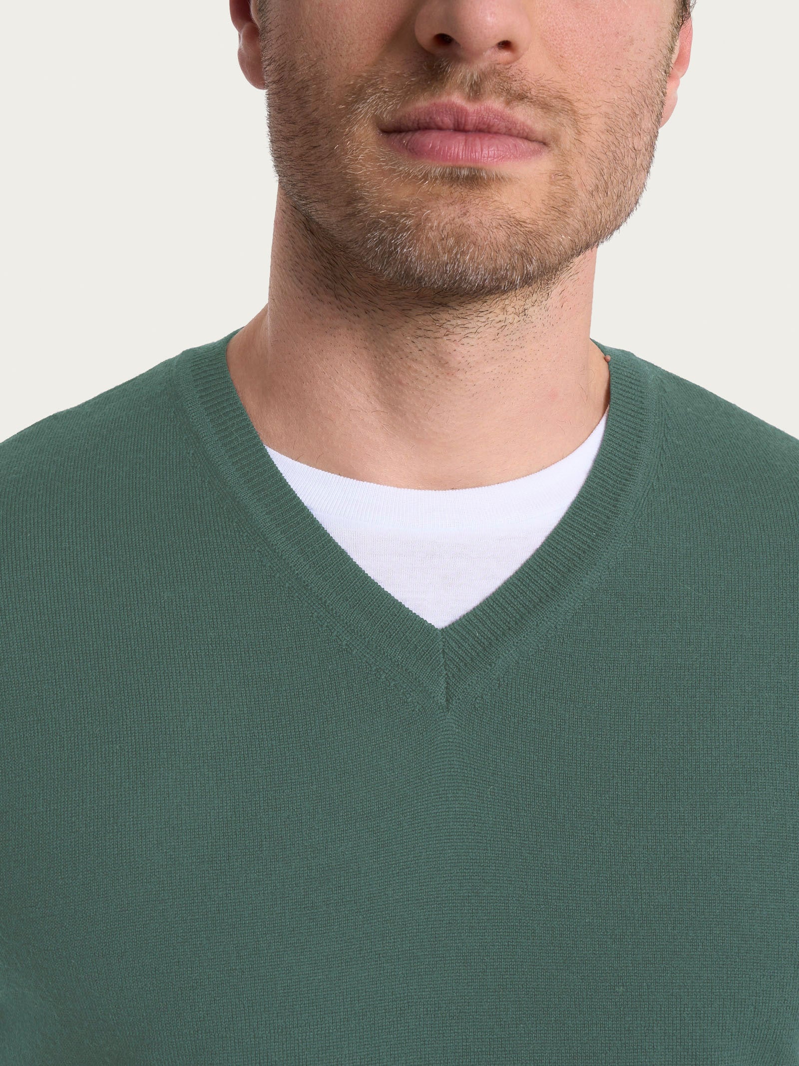 Pull smanicato con scollo a V in maglia unita in Merino Soft Verdi Uomo - Ragno